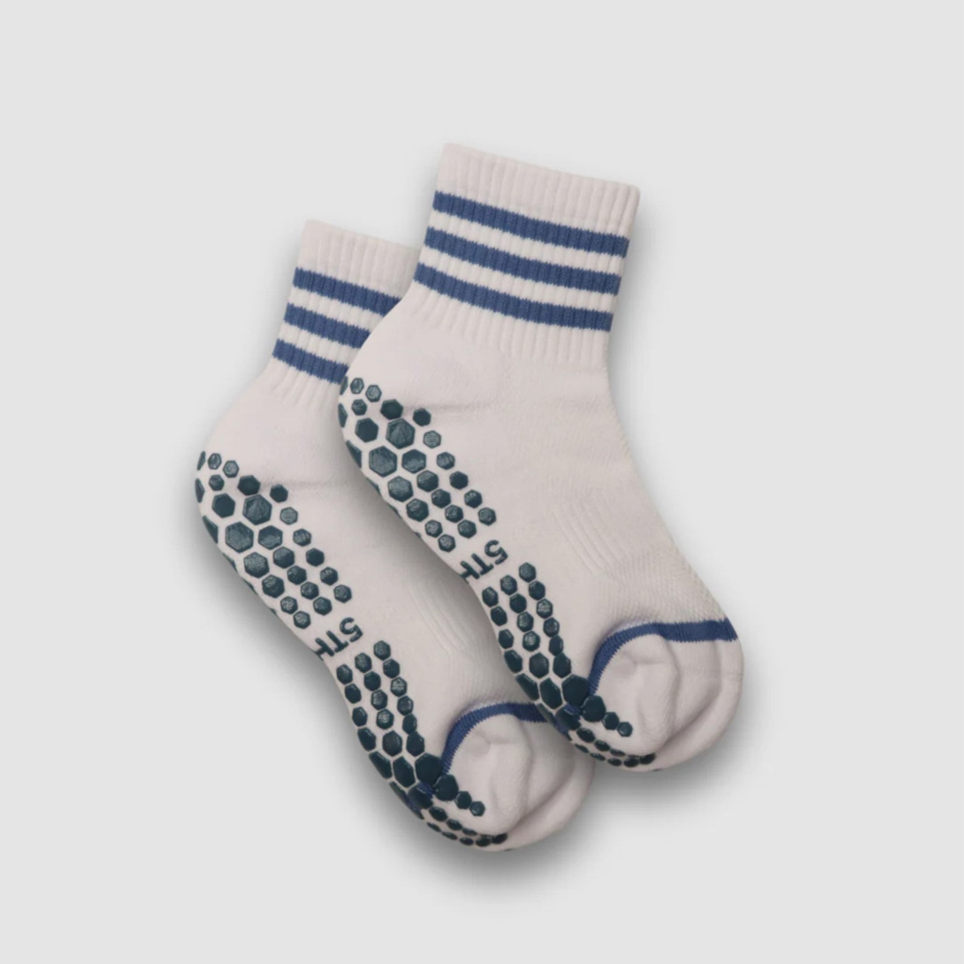 Sporty Chic Quarter Crew Grip Socks (Barre / Pilates)