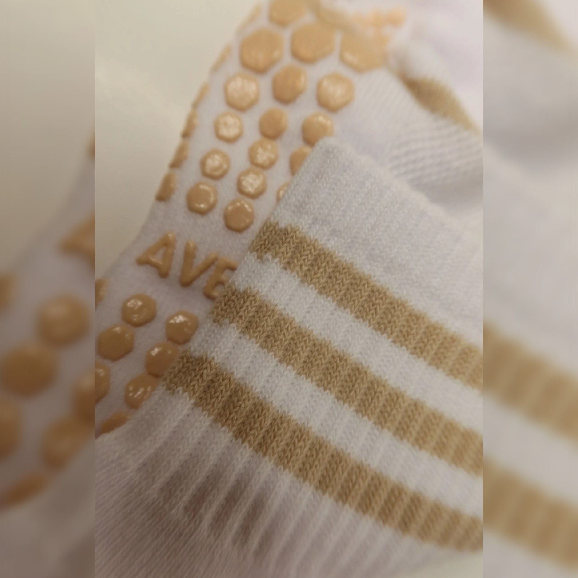 Sporty Chic Quarter Crew Grip Socks (Barre / Pilates)