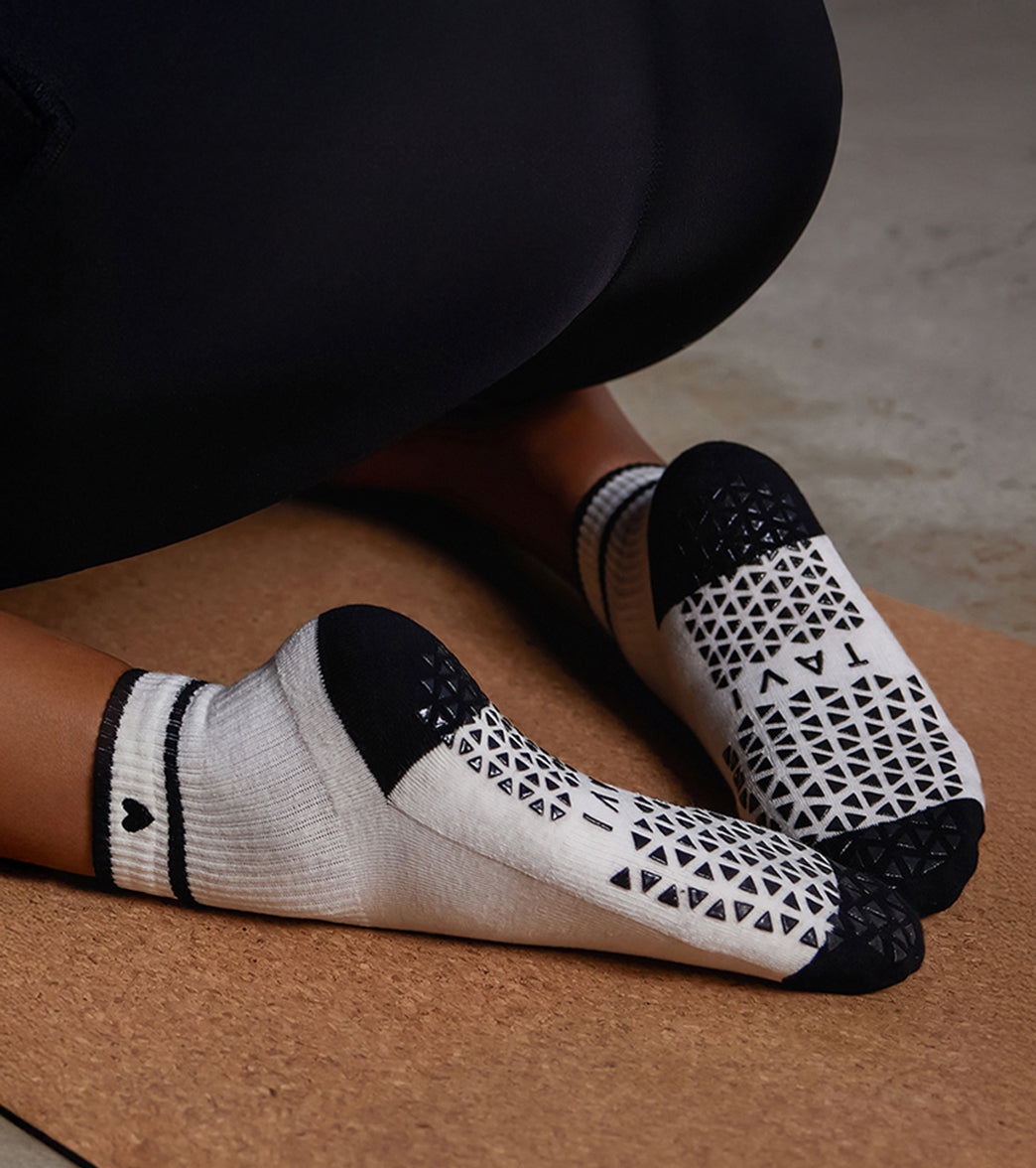 Tavi Aria Yoga Grip Socks