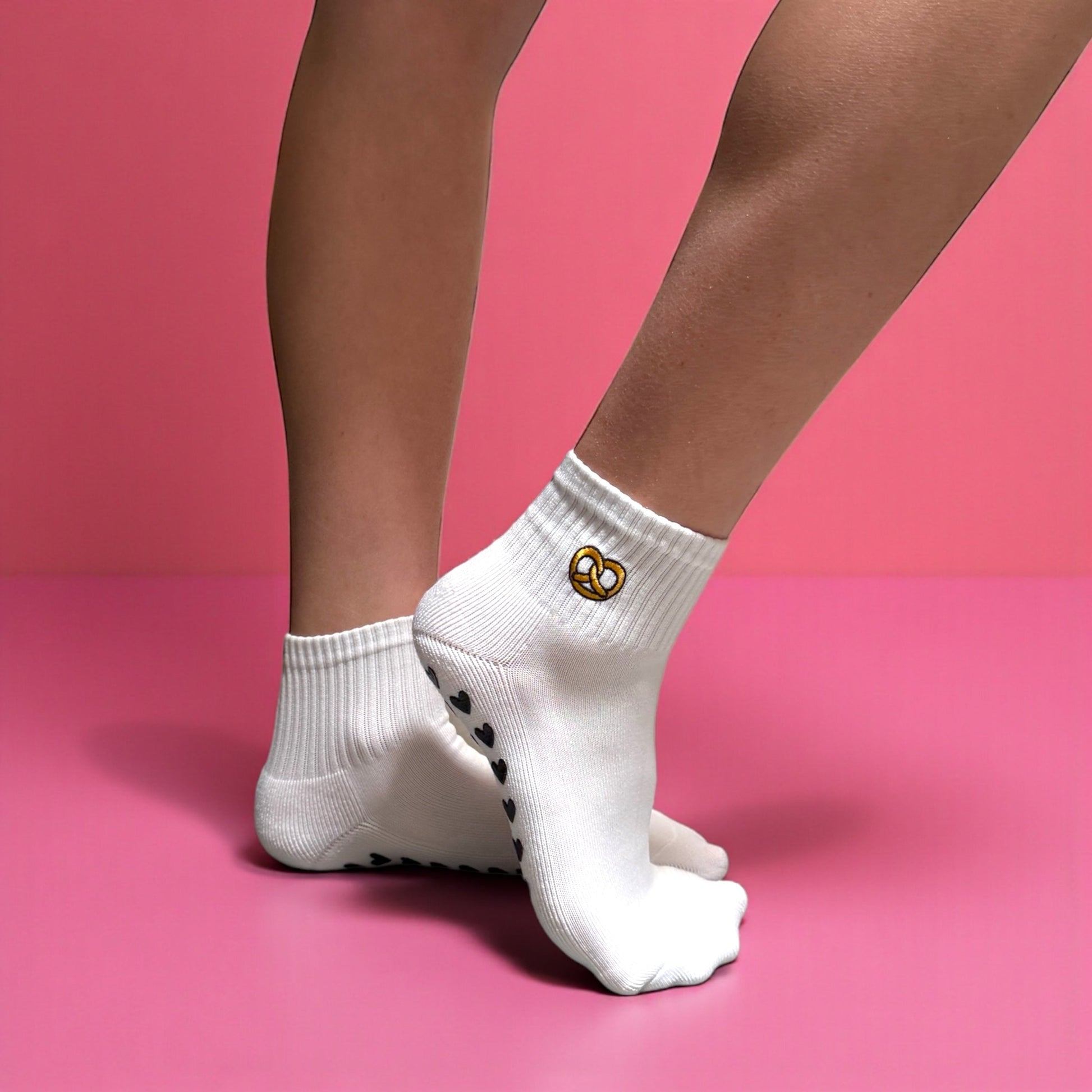 Pretzel - Embroidered Ankle Grip Socks