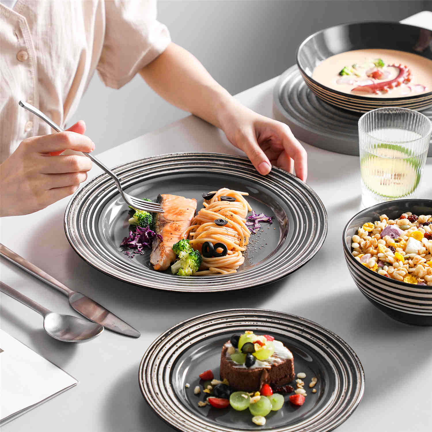 Arbre 16 Piece Dinnerware Set
