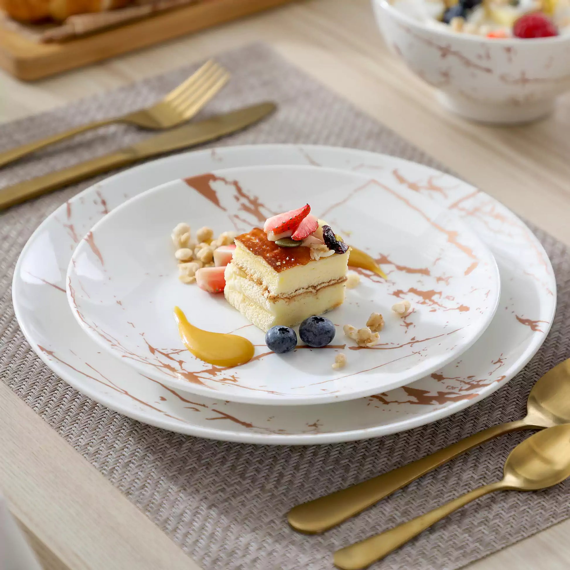 LOVECASA 16 Piece Gold Splash Dinnerware Set