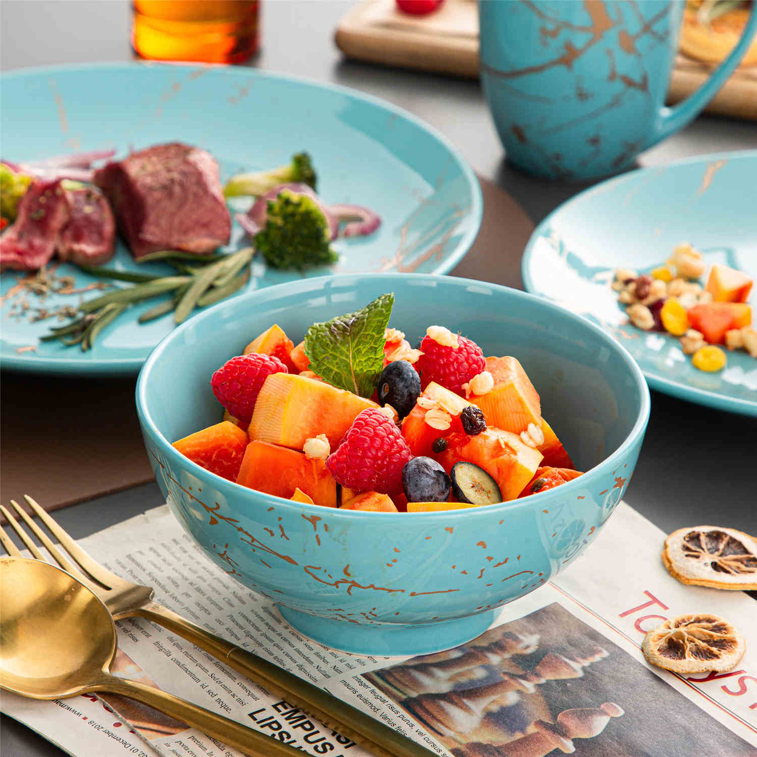 LOVECASA 16 Piece Gold Splash Dinnerware Set