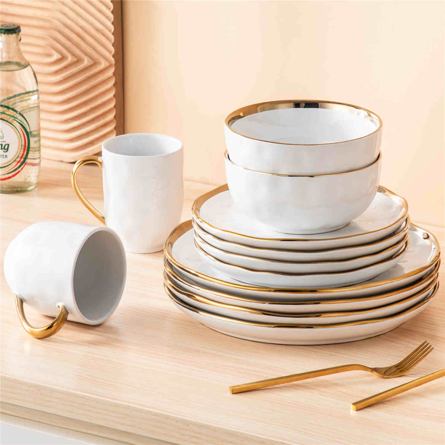 LOVECASA Gold Trim 16 Piece Dinnerware Set