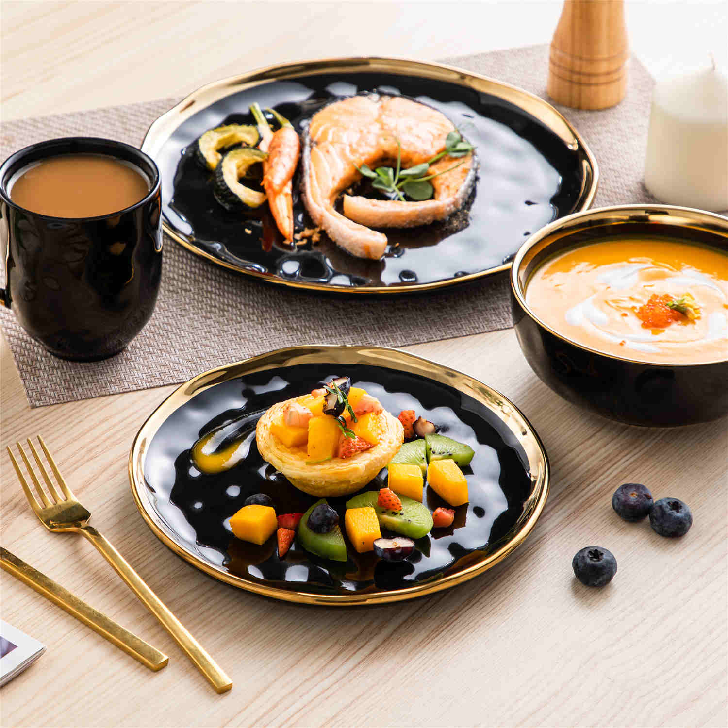 LOVECASA Gold Trim 16 Piece Dinnerware Set