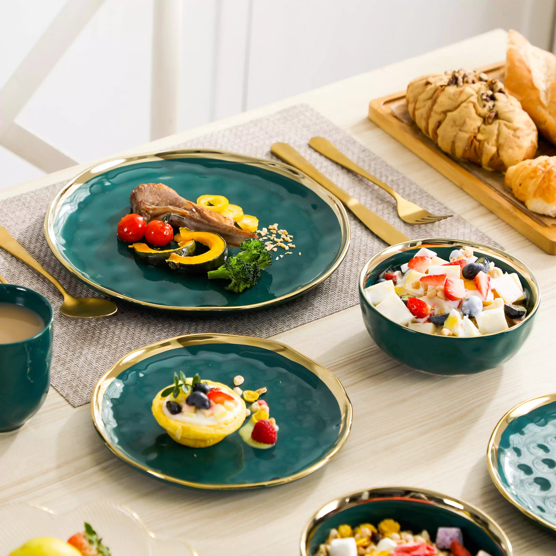 LOVECASA Gold Trim 16 Piece Dinnerware Set