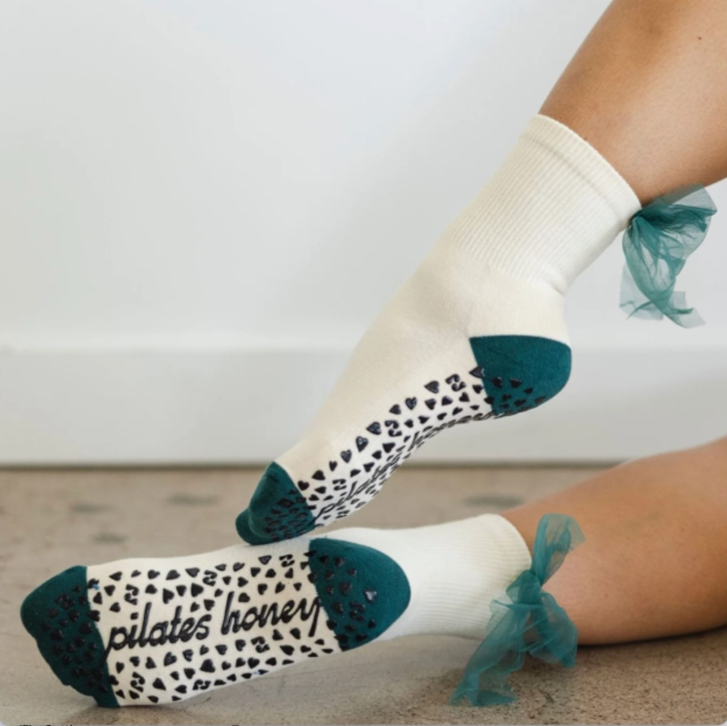 Green Bow Shorty Crew - Crew Grip Sock (Barre / Pilates)