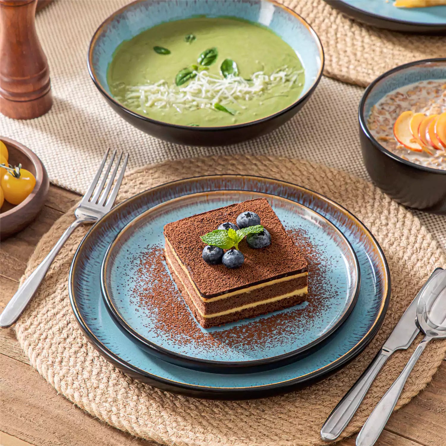 Amber 16 Piece Dinnerware Set