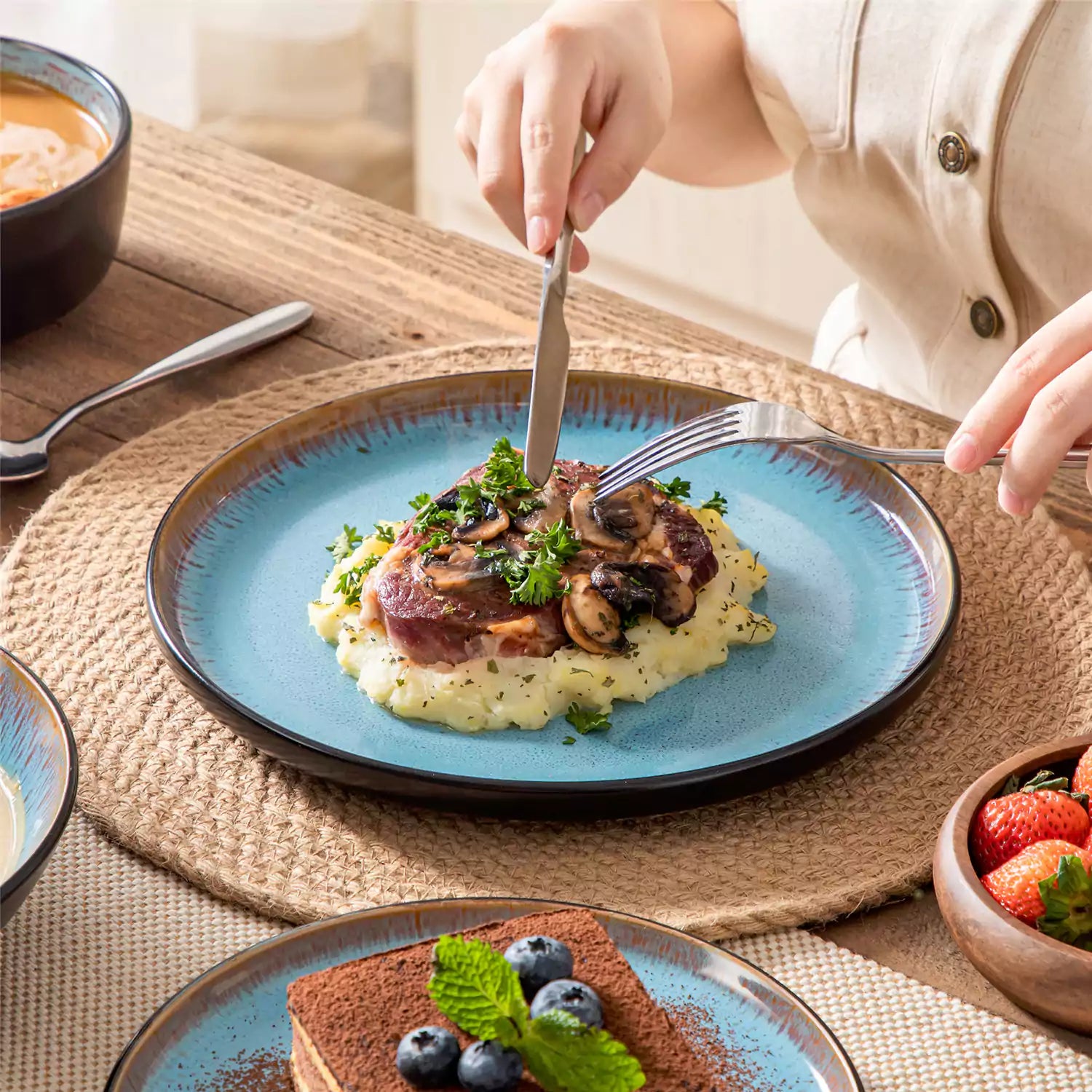 Amber 16 Piece Dinnerware Set