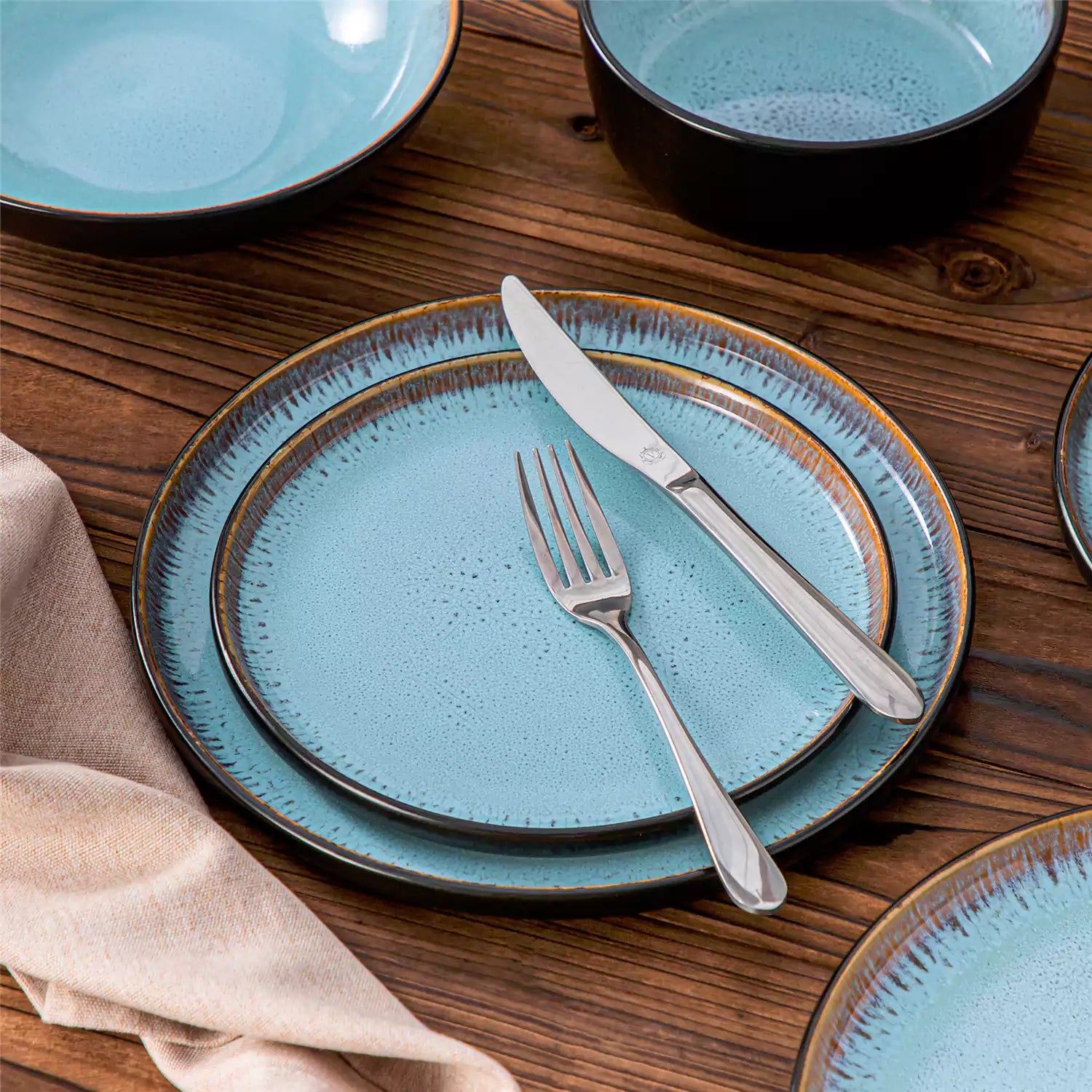 Amber 16 Piece Dinnerware Set