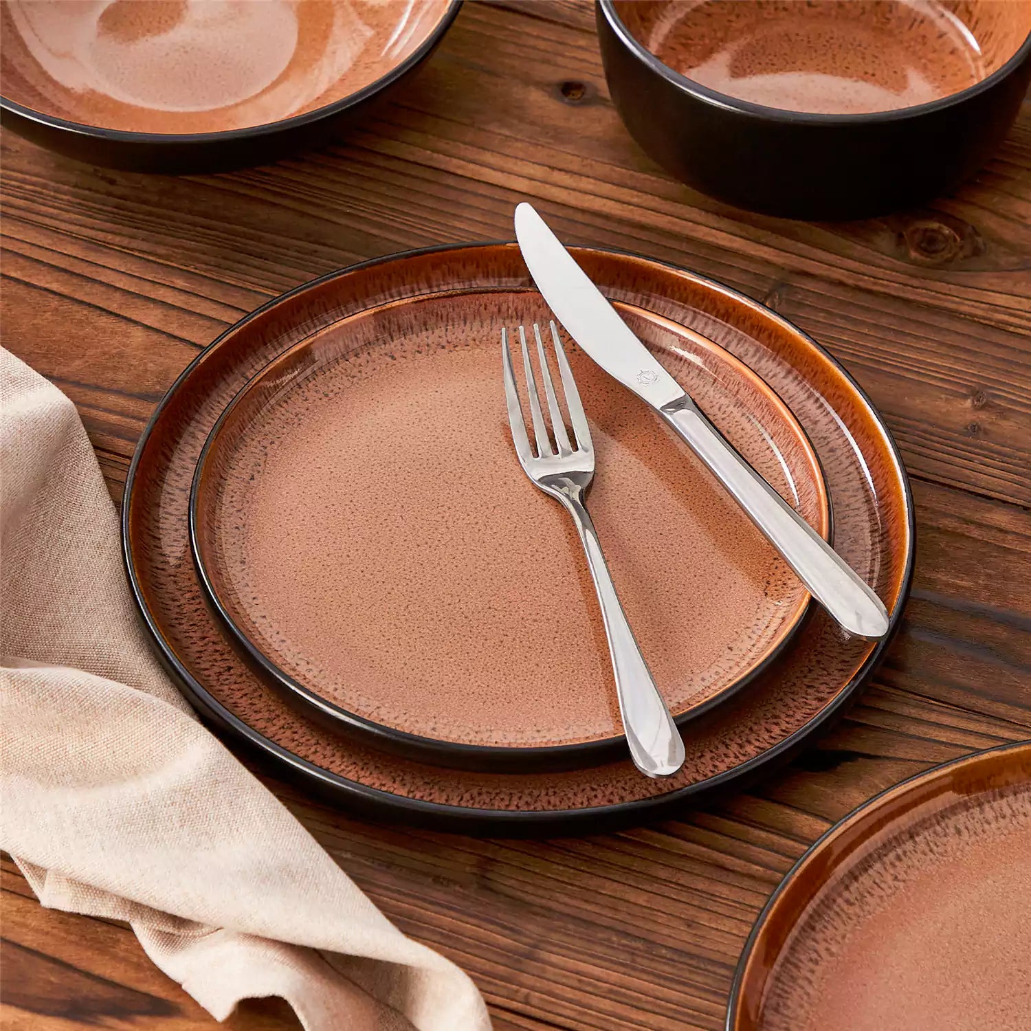 Amber 16 Piece Dinnerware Set