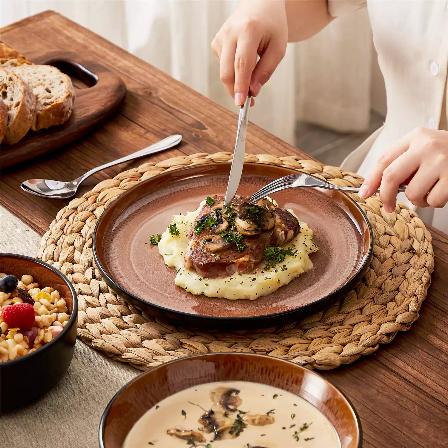 Amber 16 Piece Dinnerware Set