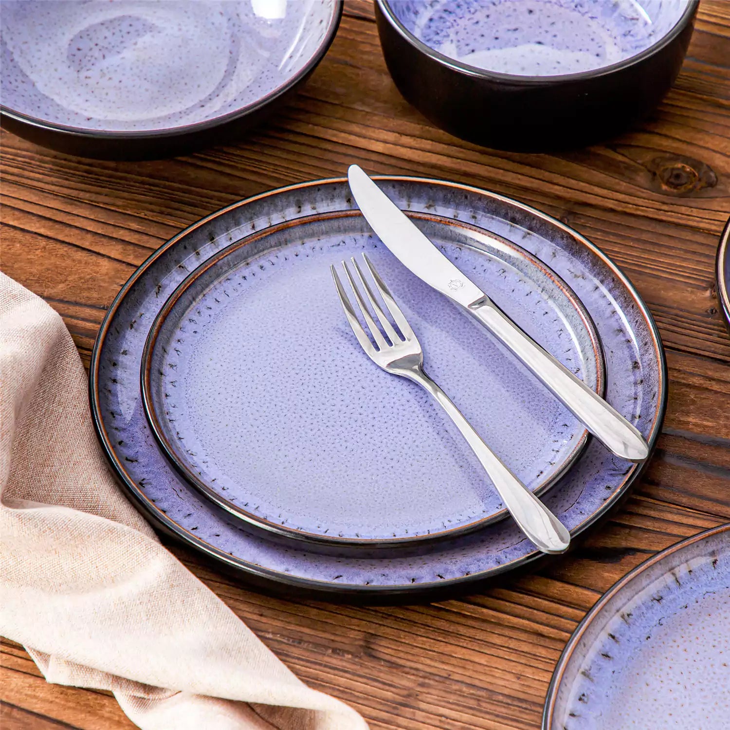 Amber 16 Piece Dinnerware Set