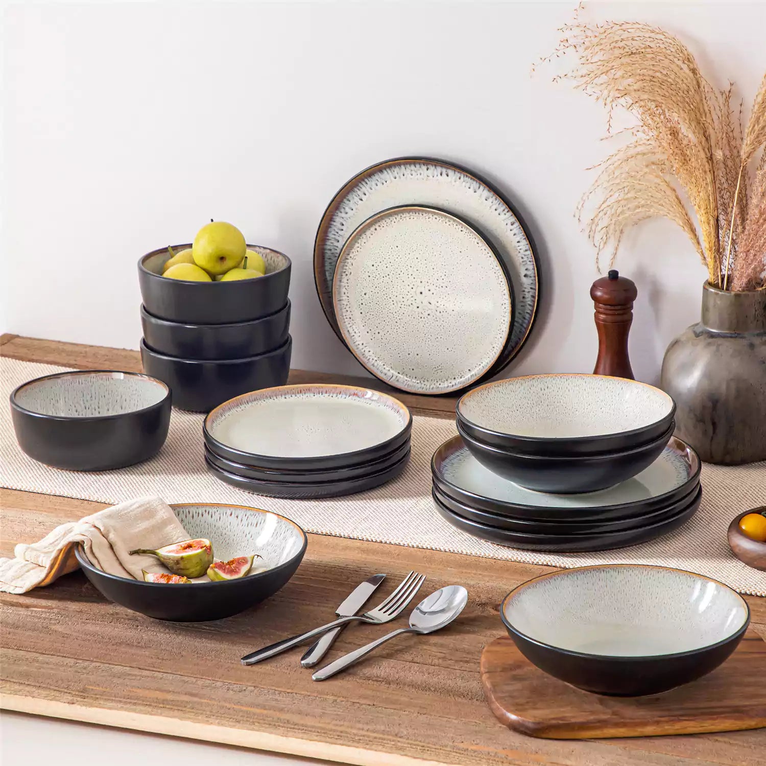 Amber 16 Piece Dinnerware Set