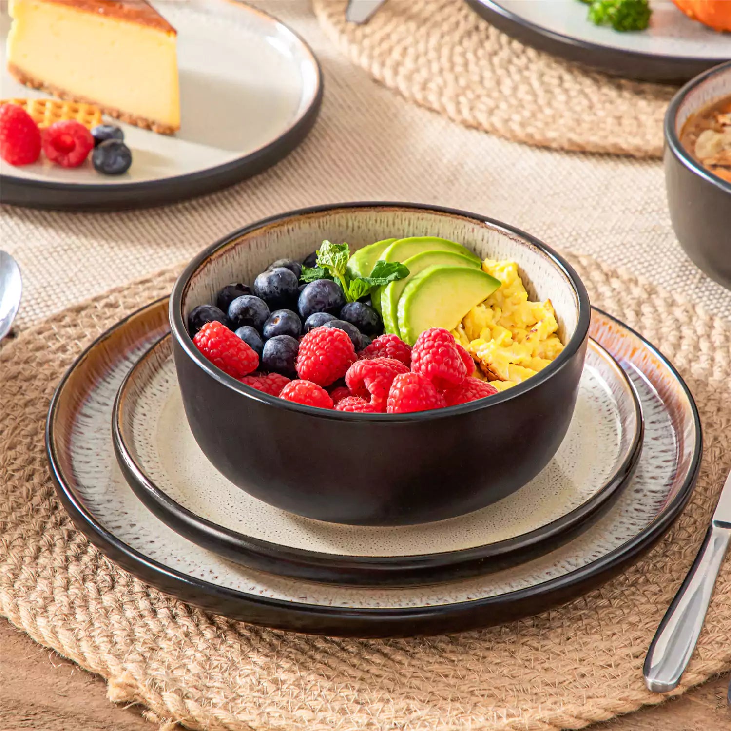 Amber 16 Piece Dinnerware Set