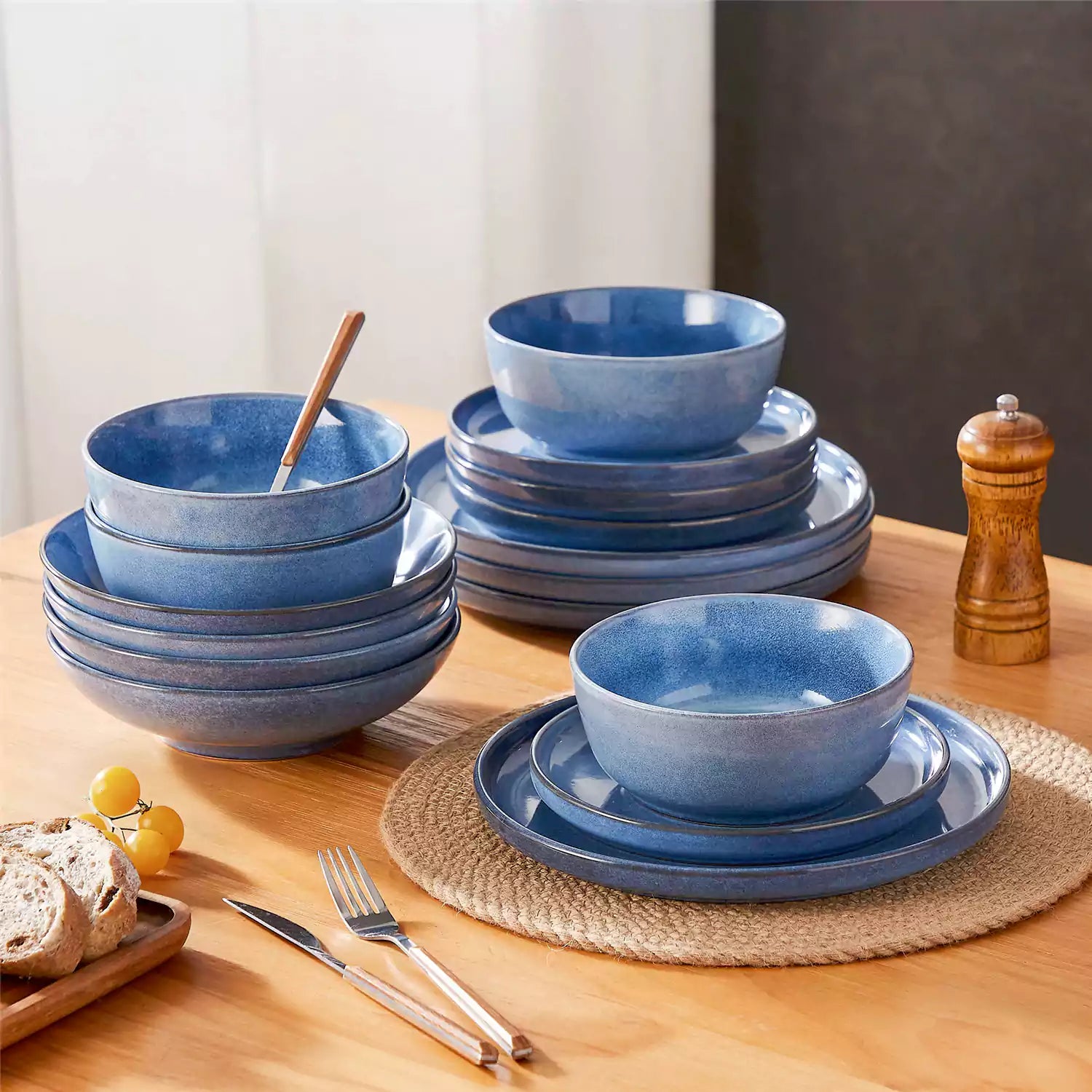 Anya 16 Piece Dinnerware Set