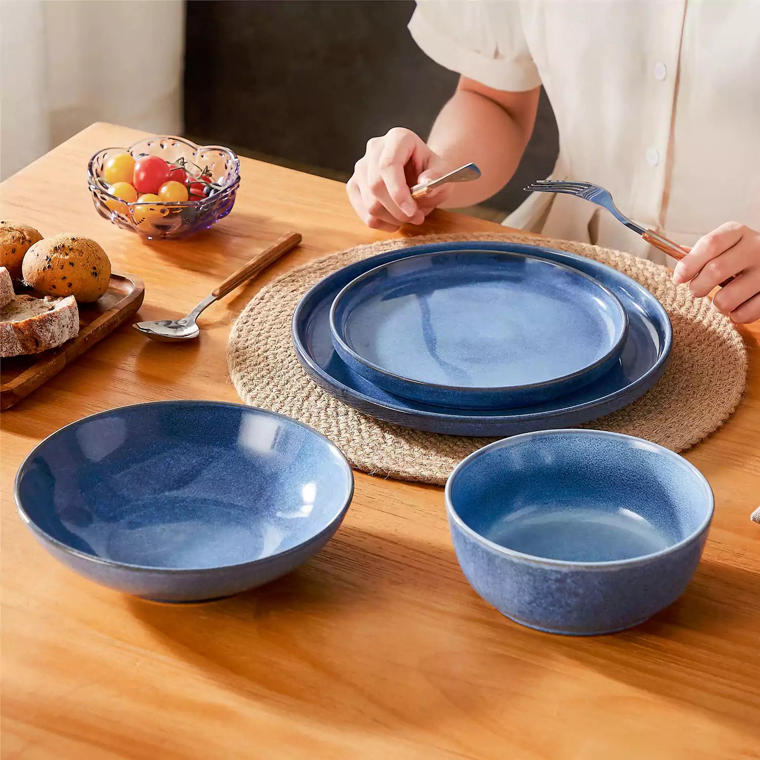 Anya 16 Piece Dinnerware Set
