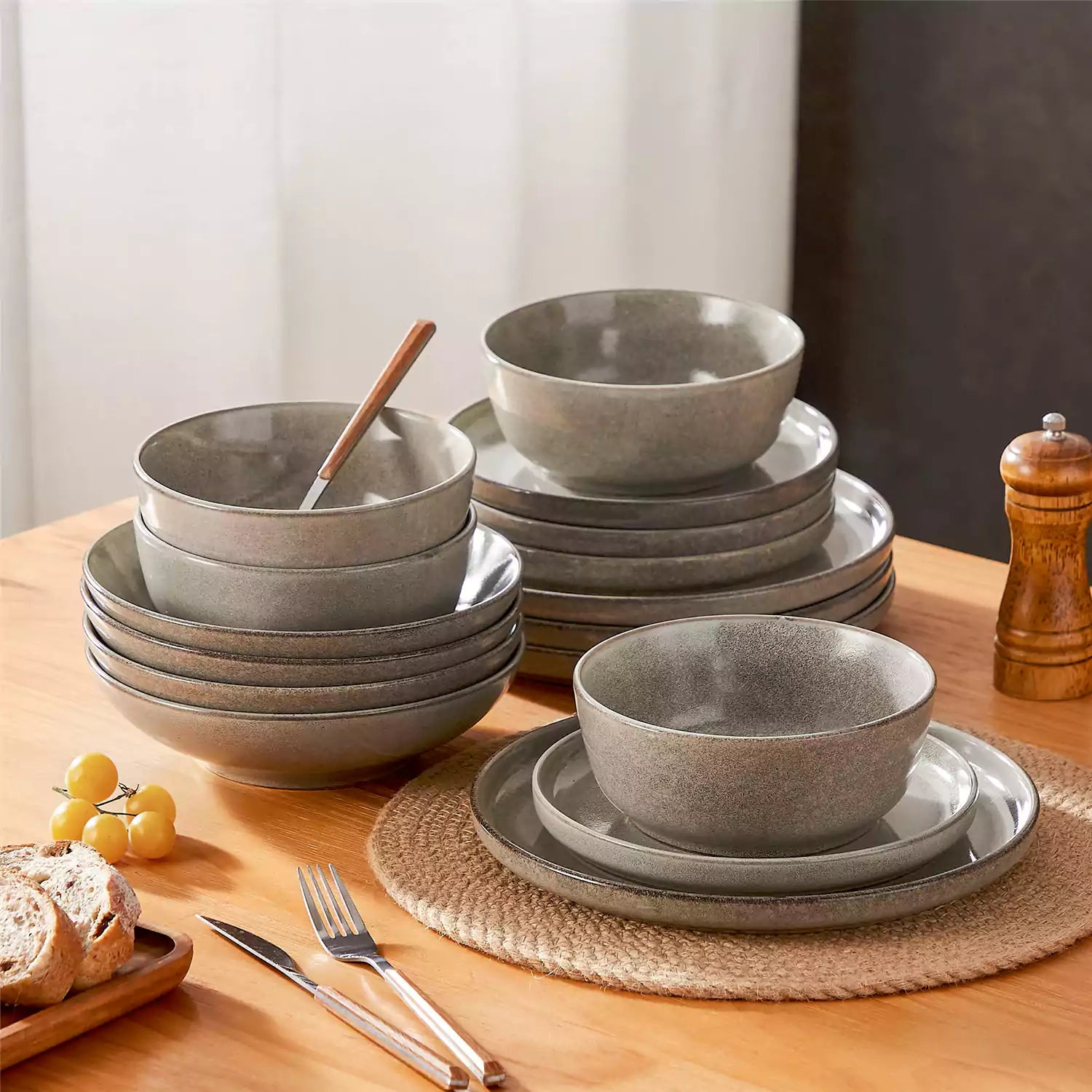 Anya 16 Piece Dinnerware Set