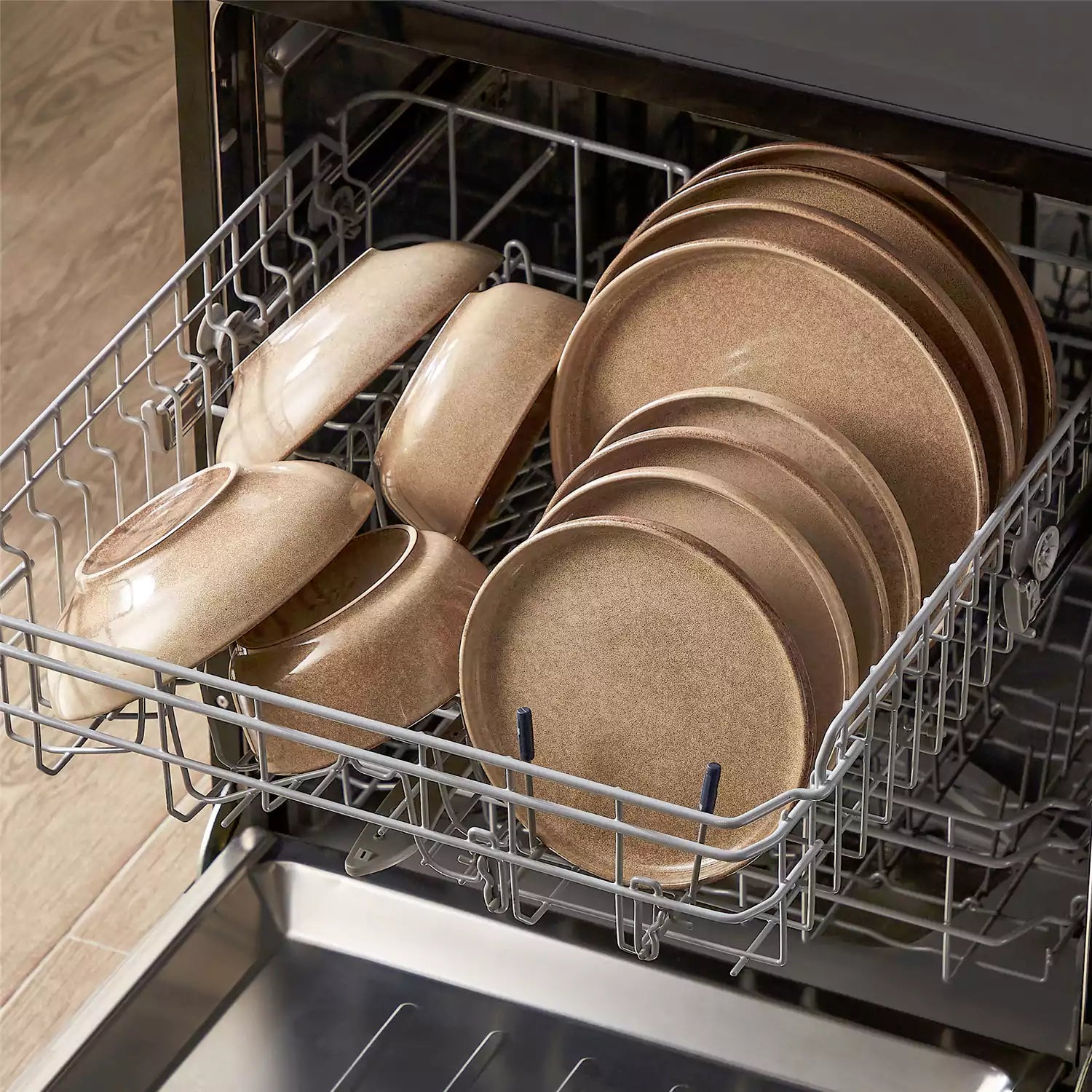 Anya 16 Piece Dinnerware Set