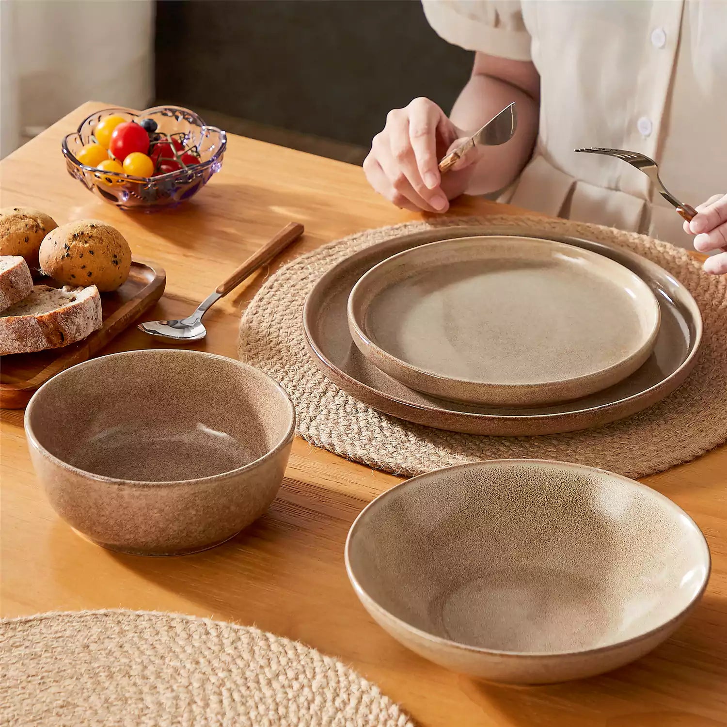 Anya 16 Piece Dinnerware Set