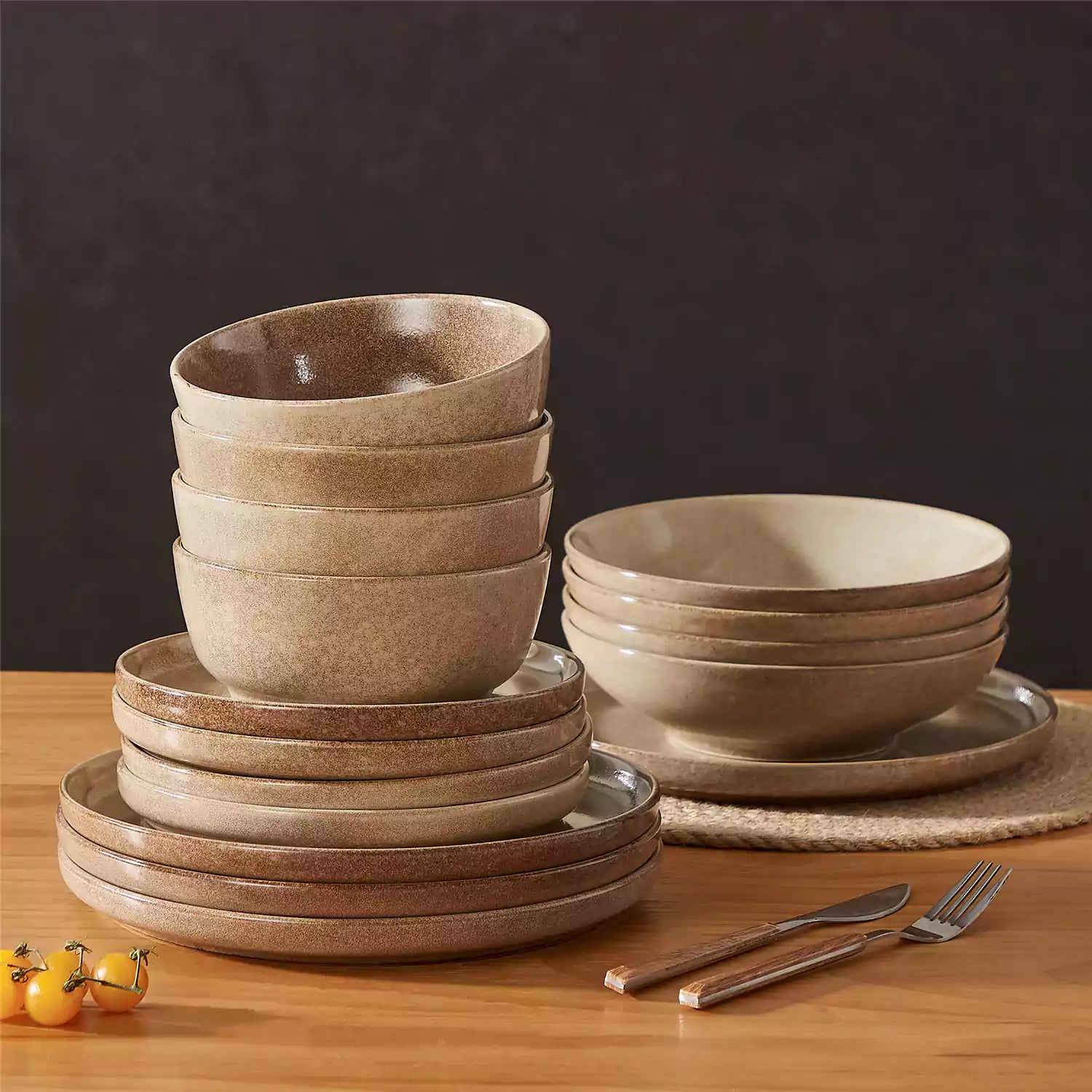 Anya 16 Piece Dinnerware Set