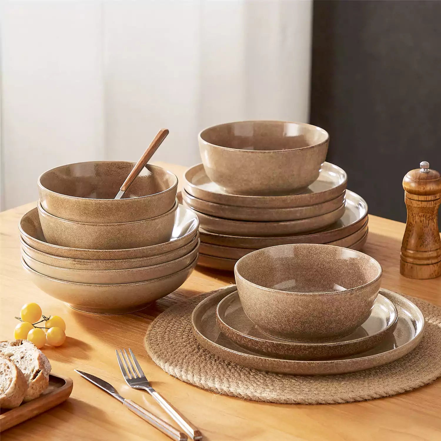 Anya 16 Piece Dinnerware Set