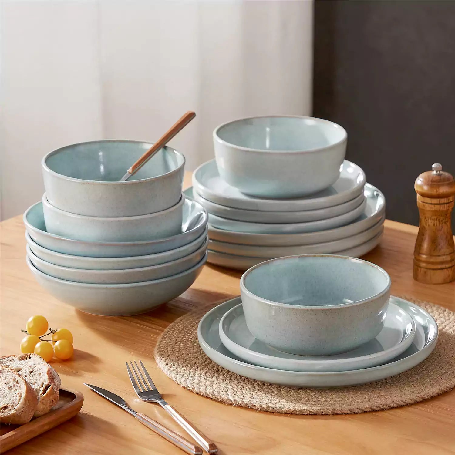 Anya 16 Piece Dinnerware Set