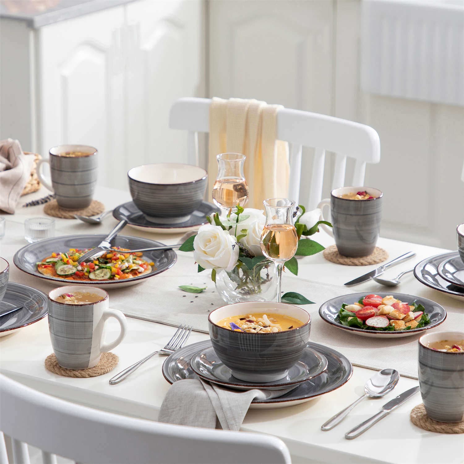 Bella 16 Piece Dinnerware Set