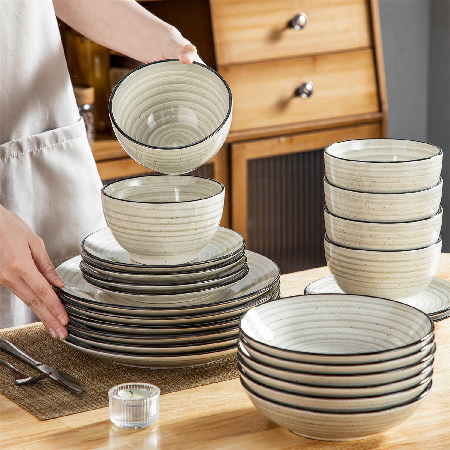 Bonbon Double-Sided 24 Piece Dinnerware Set