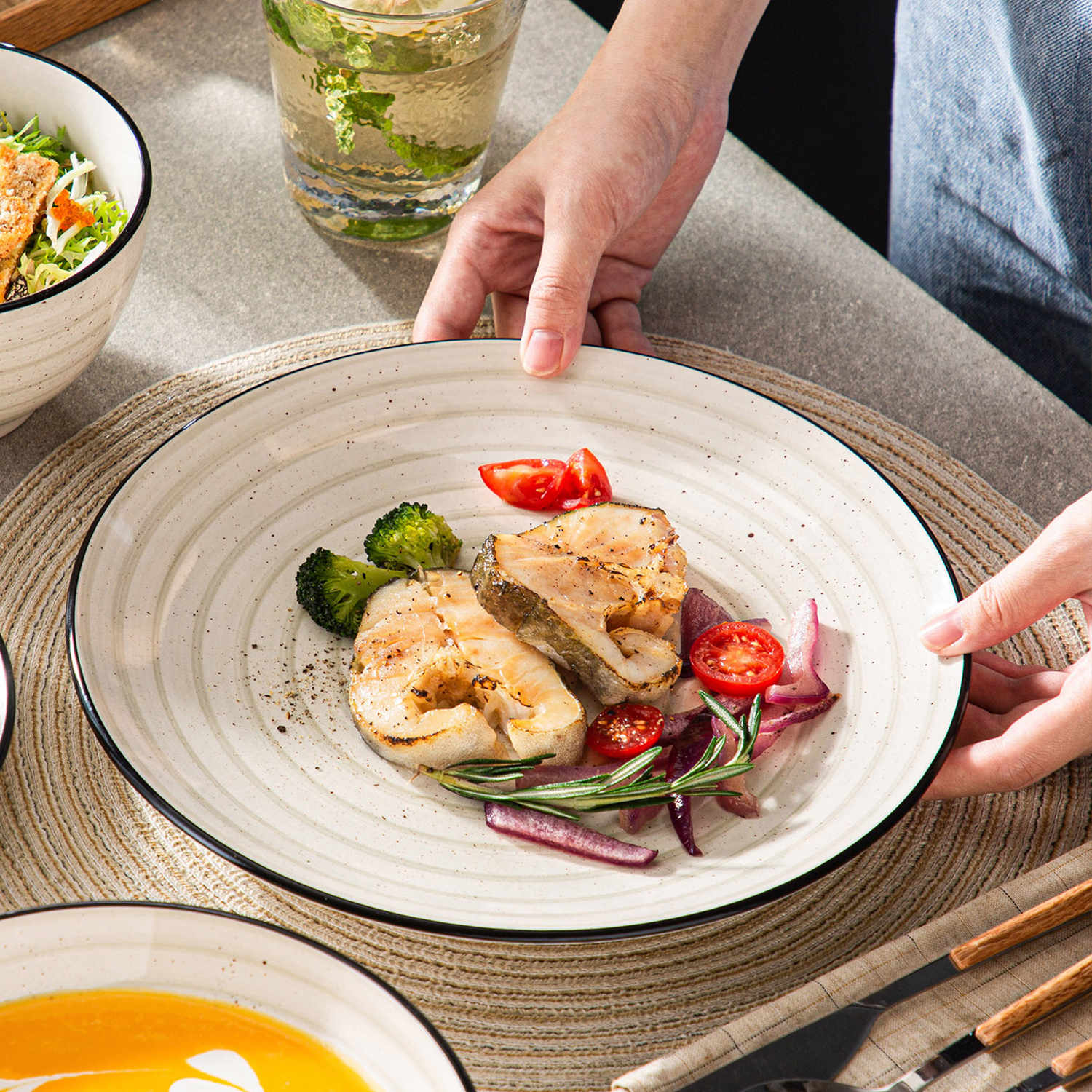 Bonbon 24 Piece Dinnerware Set