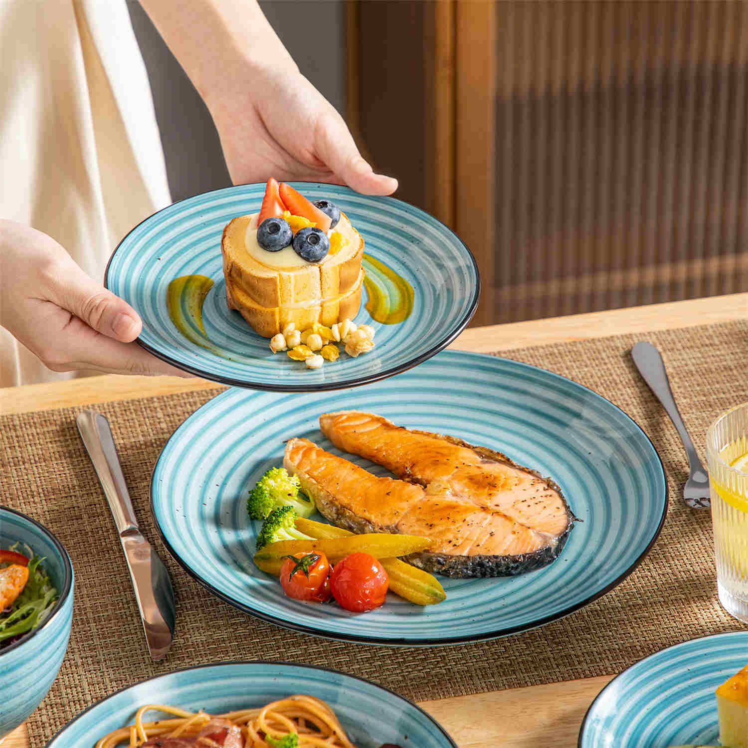 Bonbon Double-Sided 24 Piece Dinnerware Set