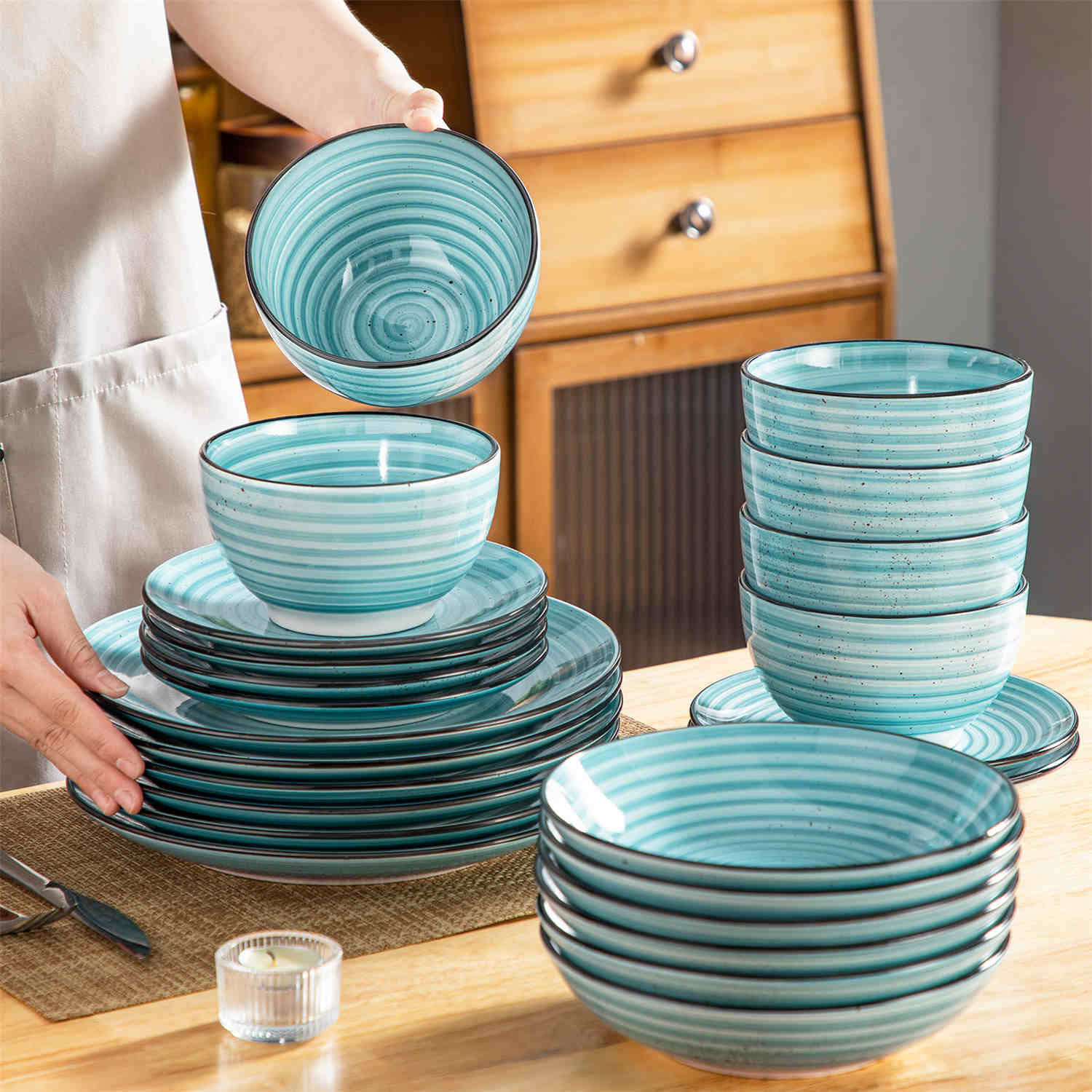 Bonbon Double-Sided 24 Piece Dinnerware Set