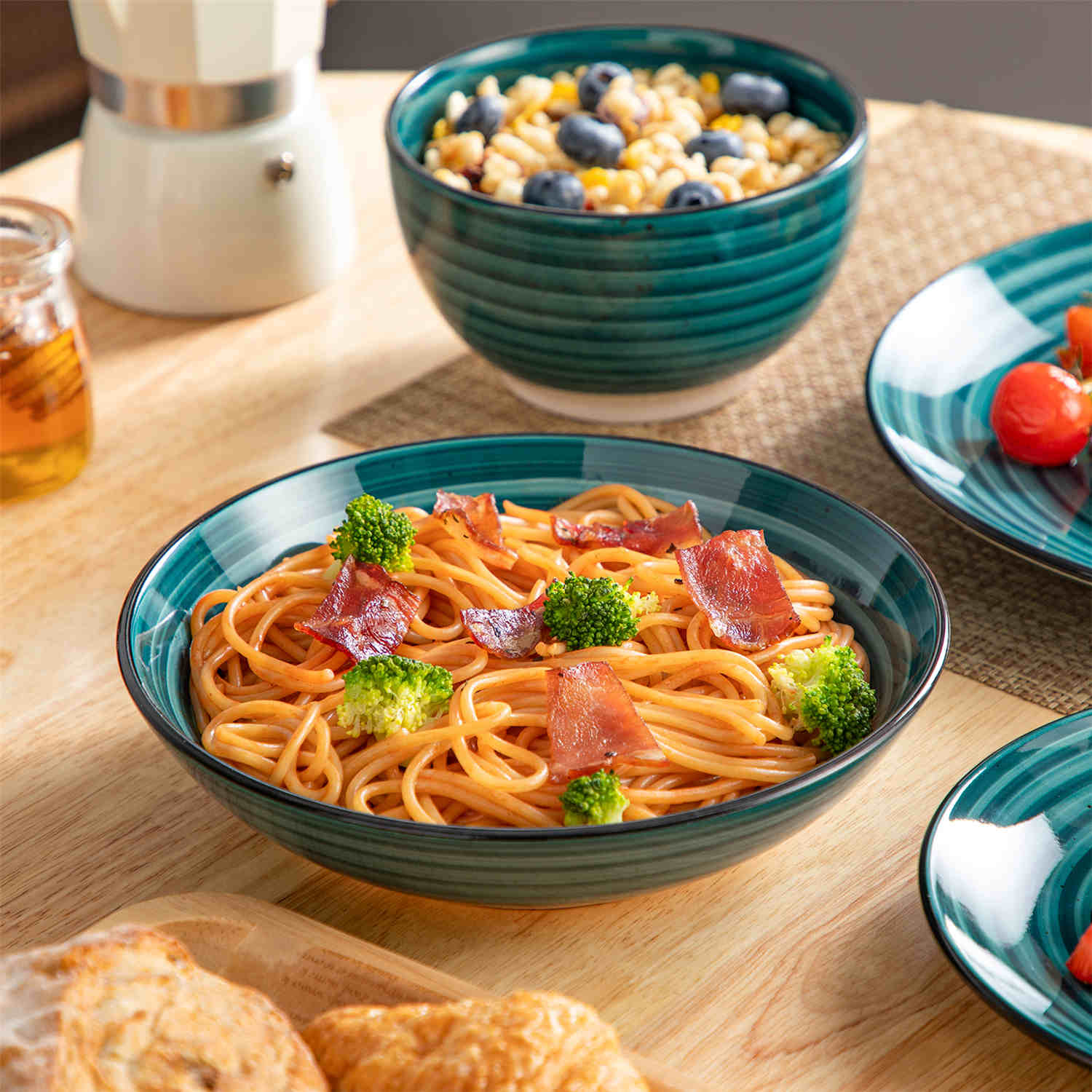 Bonbon Double-Sided 24 Piece Dinnerware Set