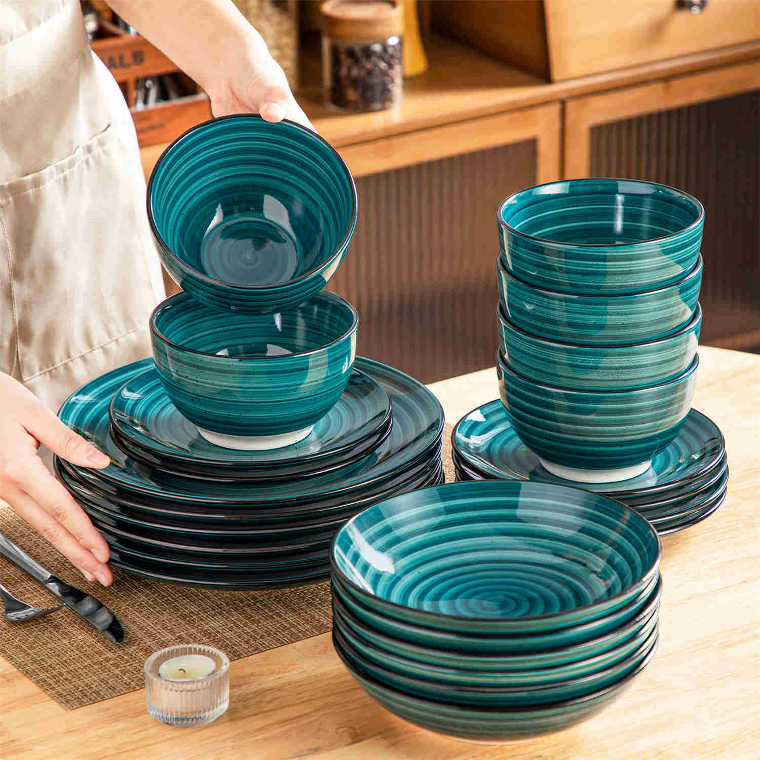Bonbon Double-Sided 24 Piece Dinnerware Set