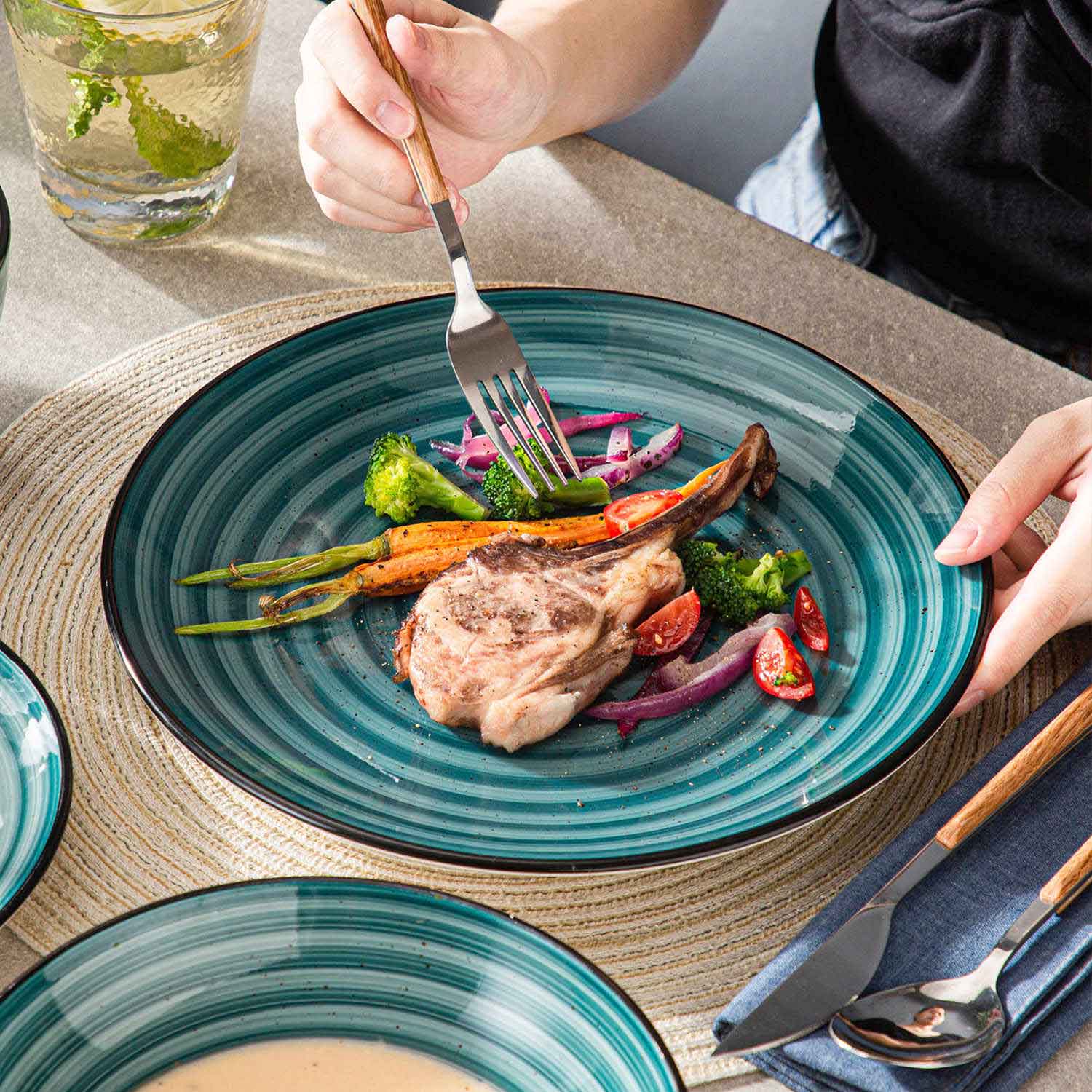 Bonbon 24 Piece Dinnerware Set