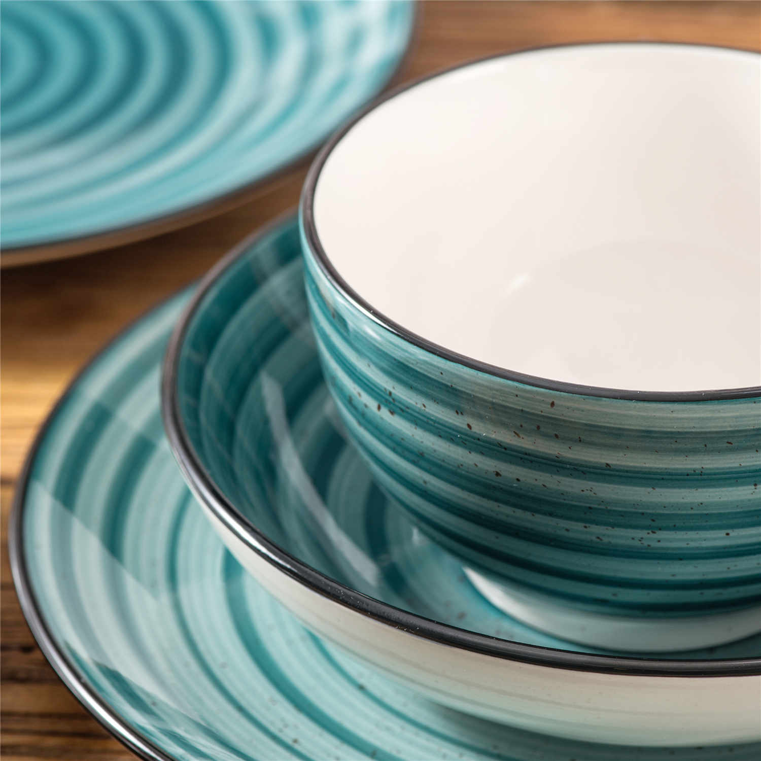 Bonbon 24 Piece Dinnerware Set