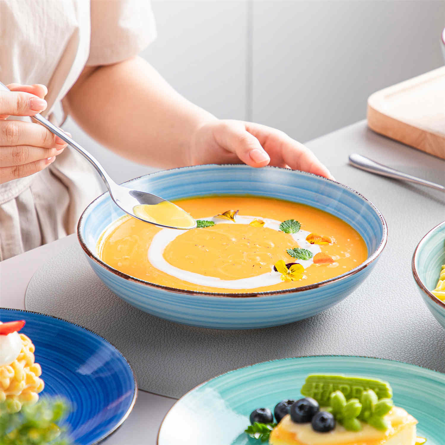 Bonita 24 Piece Dinnerware Set