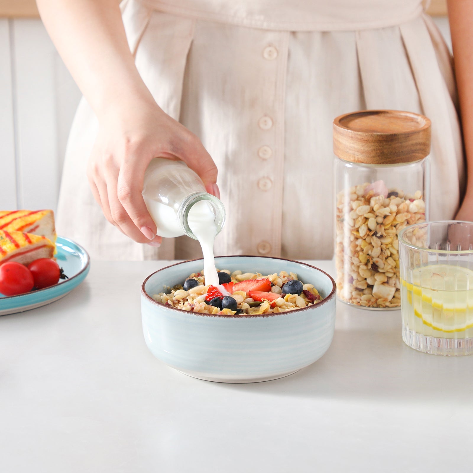 Bonita Lipped-Edge 24 Piece Dinnerware Set