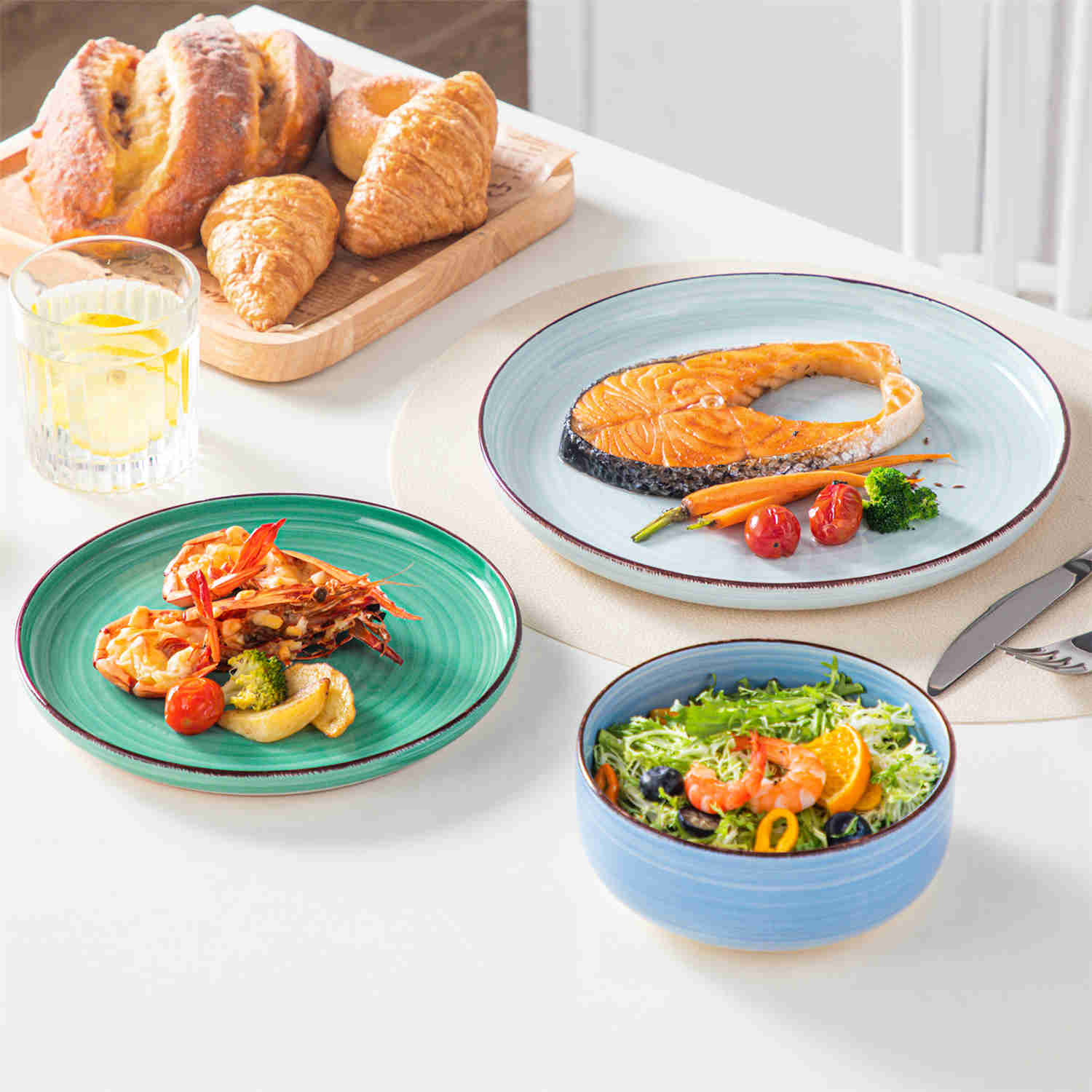 Bonita Lipped-Edge 18 Piece Dinnerware Set