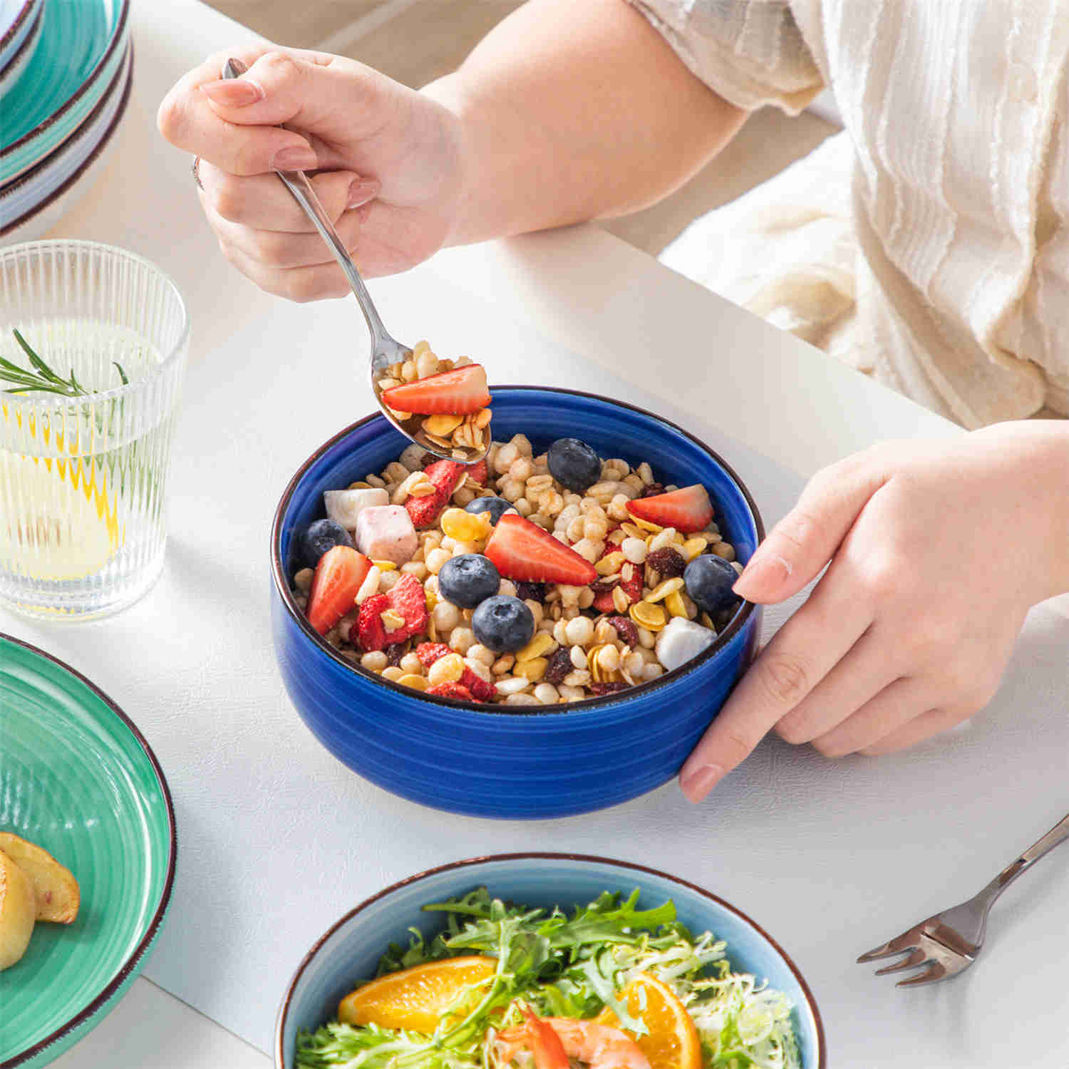 Bonita Lipped-Edge 18 Piece Dinnerware Set