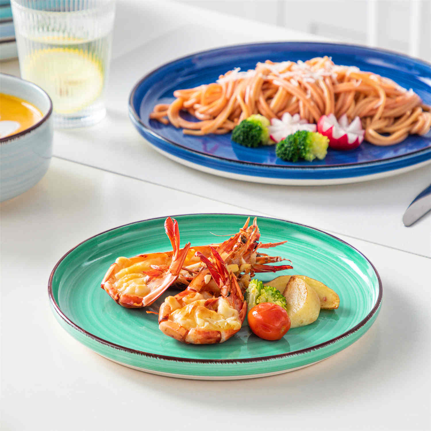 Bonita Lipped-Edge 18 Piece Dinnerware Set