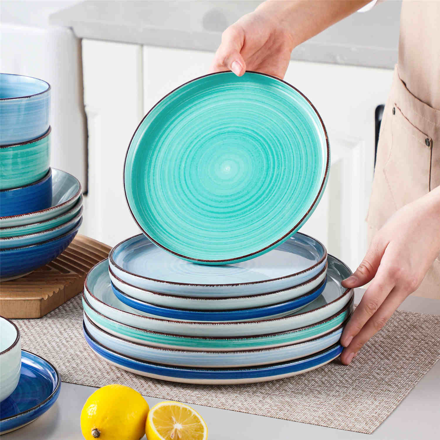 Bonita Lipped-Edge 16 Piece Dinnerware Set