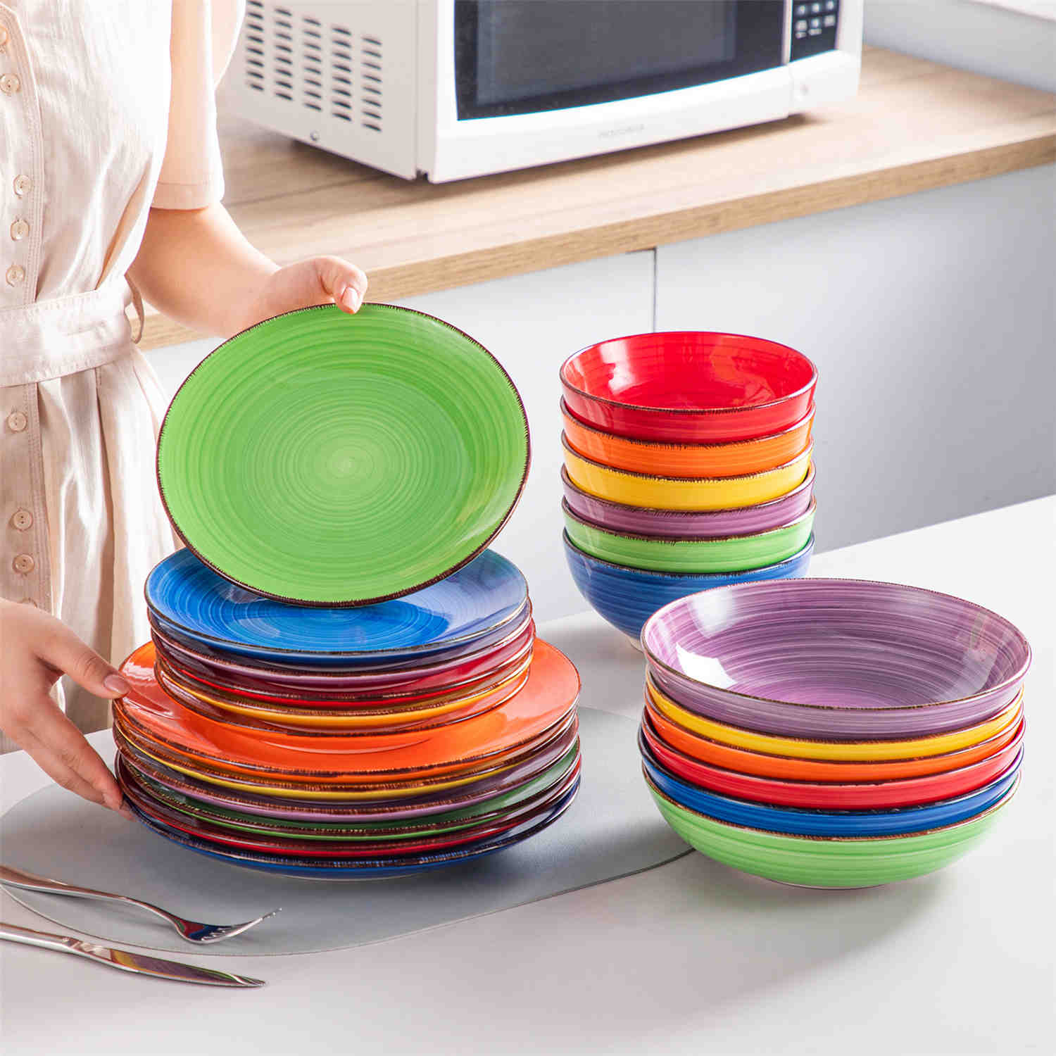 Bonita 24 Piece Dinnerware Set