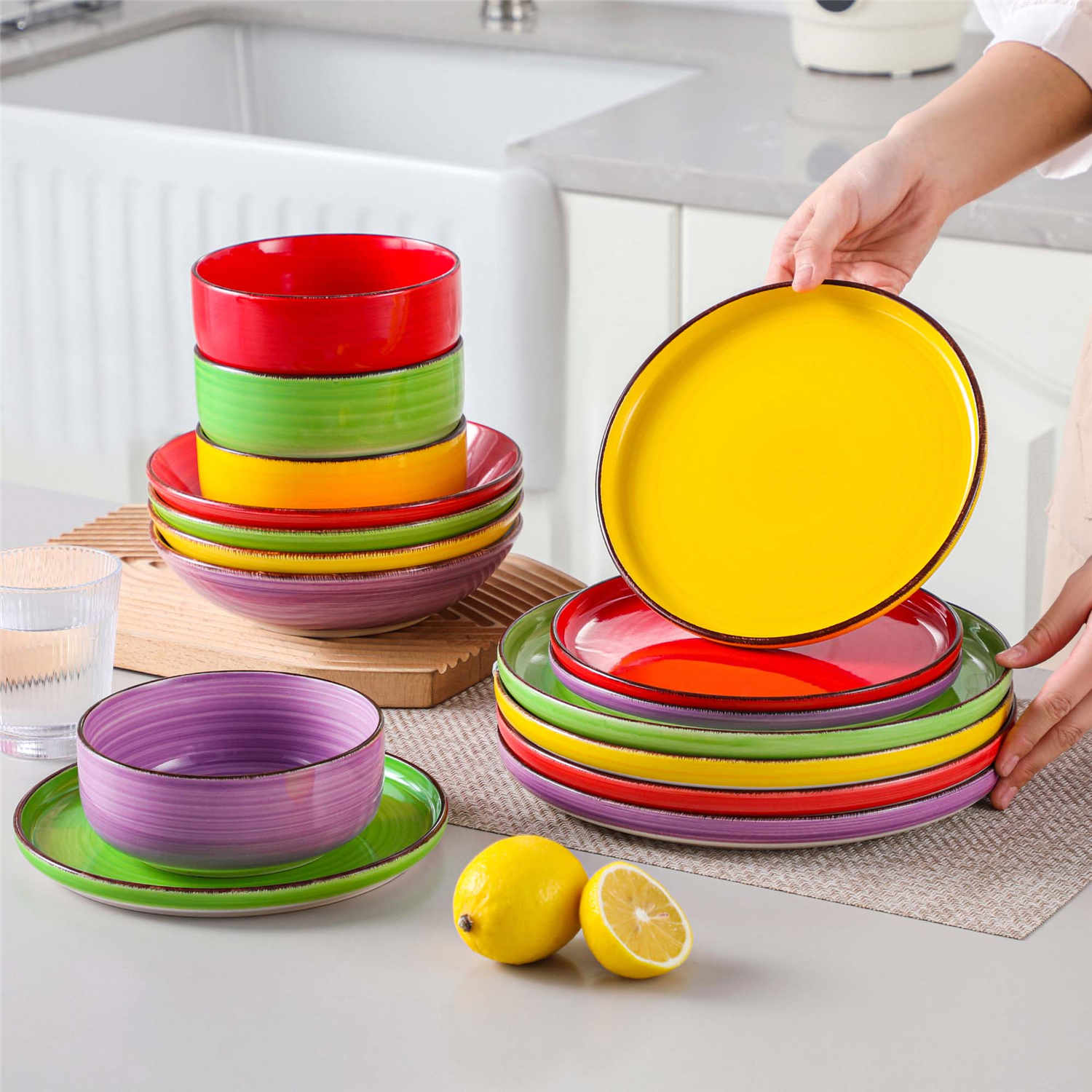 Bonita Lipped-Edge 16 Piece Dinnerware Set