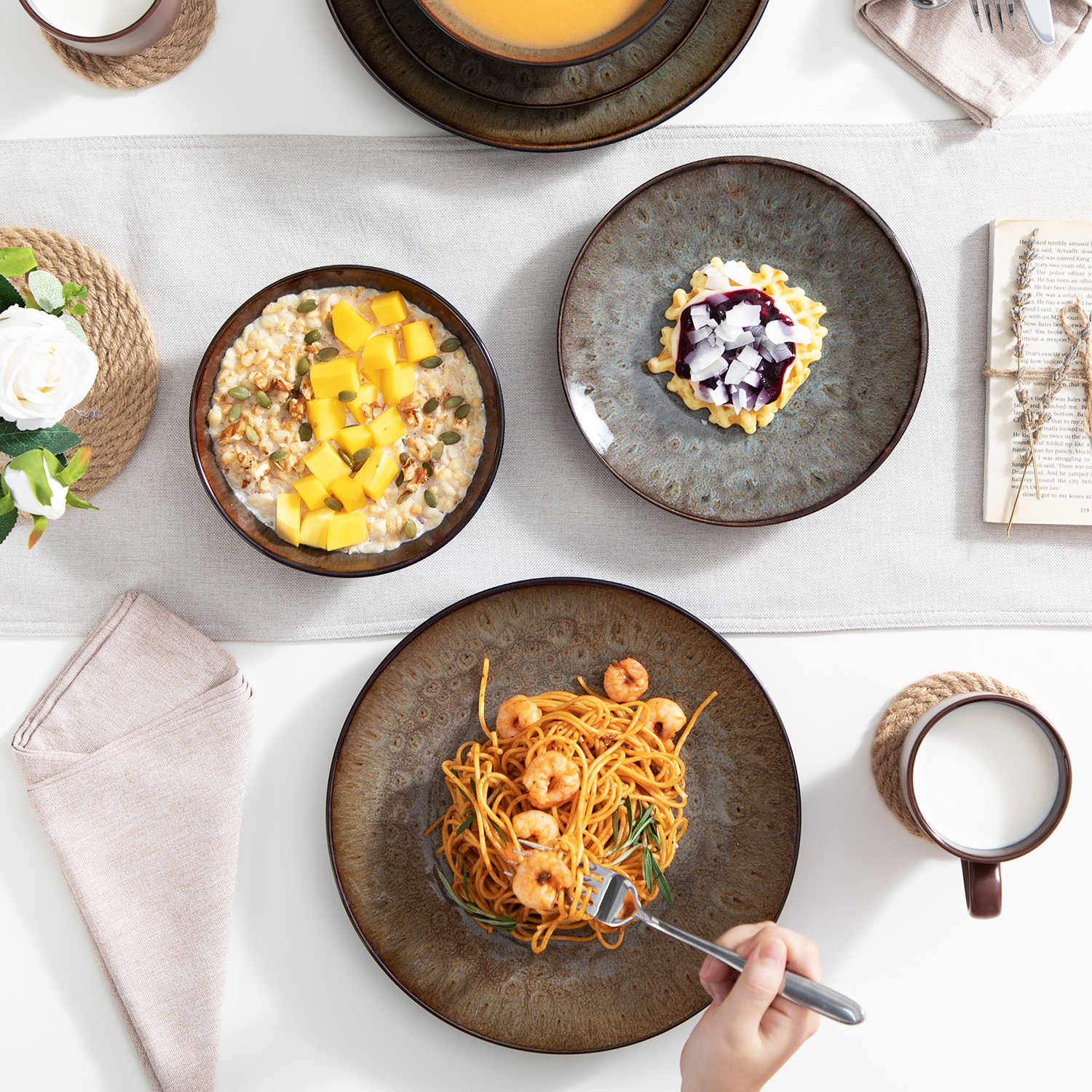 Bubble 16 Piece Dinnerware Set