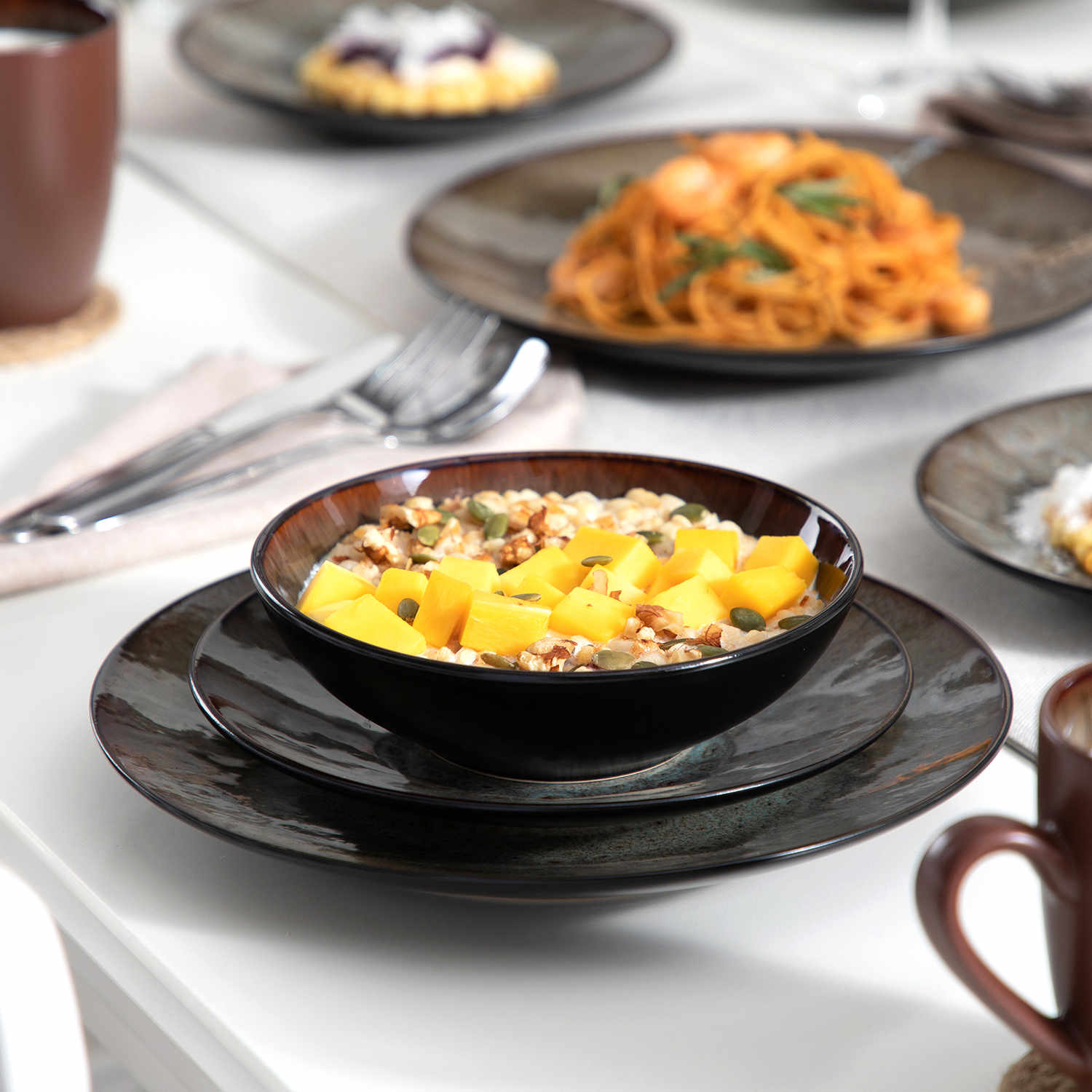 Bubble 16 Piece Dinnerware Set