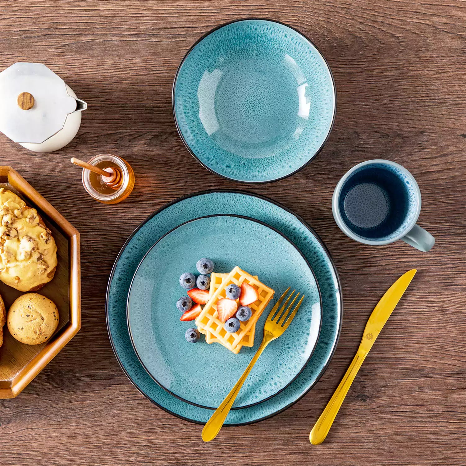 Bubble 16 Piece Dinnerware Set