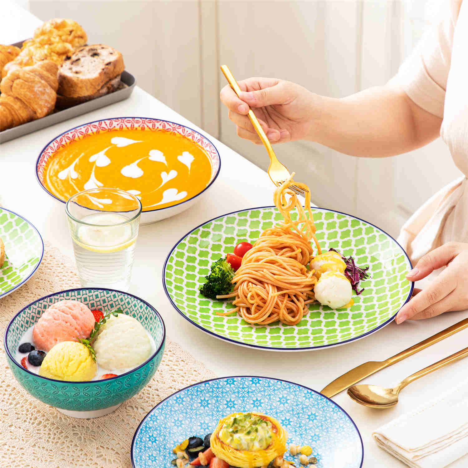 Macaron 16 Piece Dinnerware Set with Soup Bowls