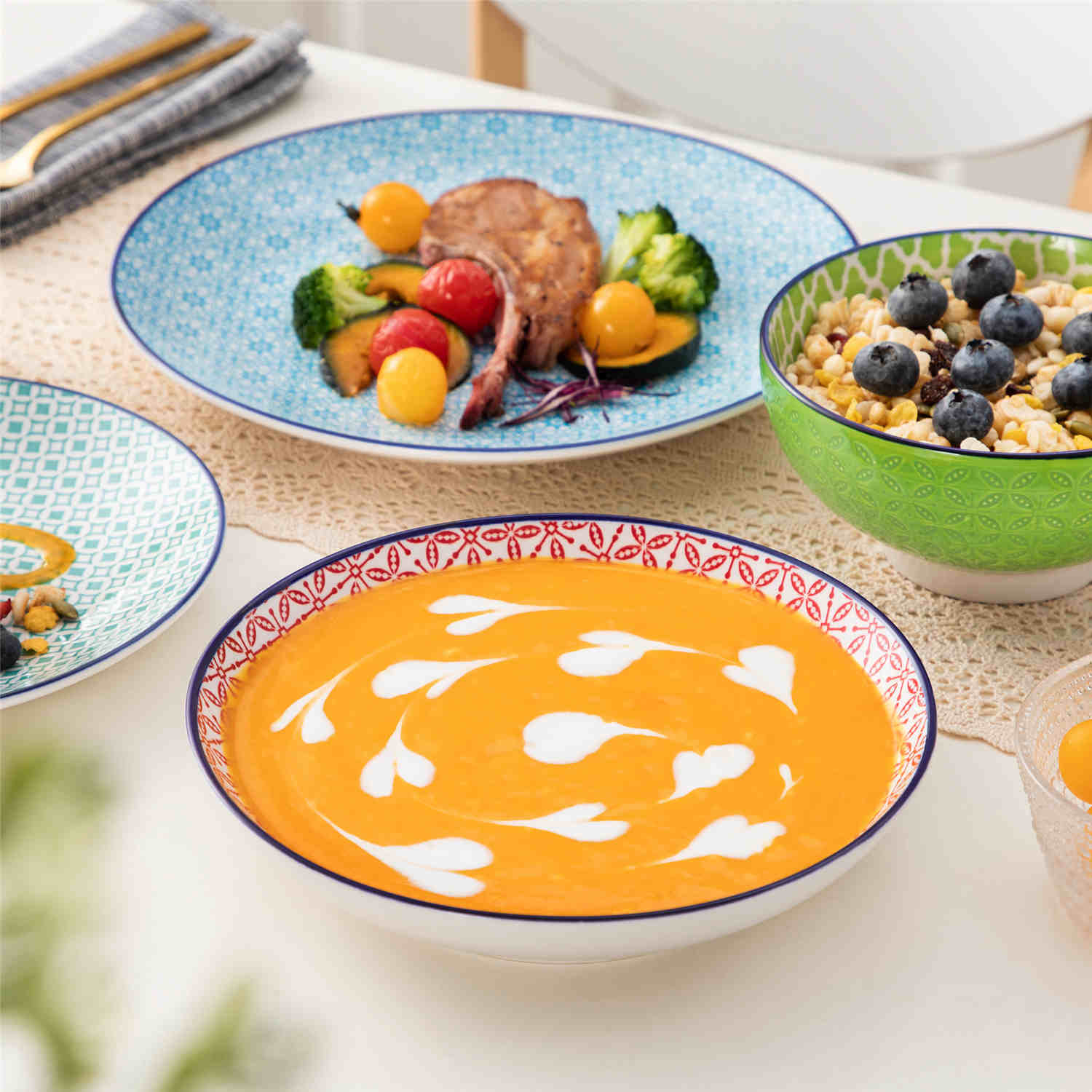 Macaron 16 Piece Dinnerware Set with Soup Bowls