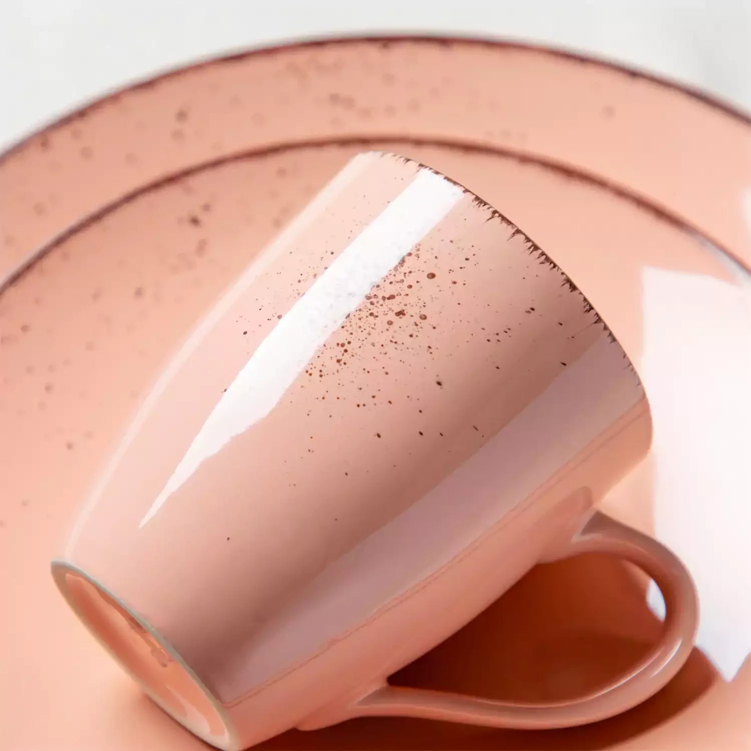 Navia 16 Piece Dinnerware Set